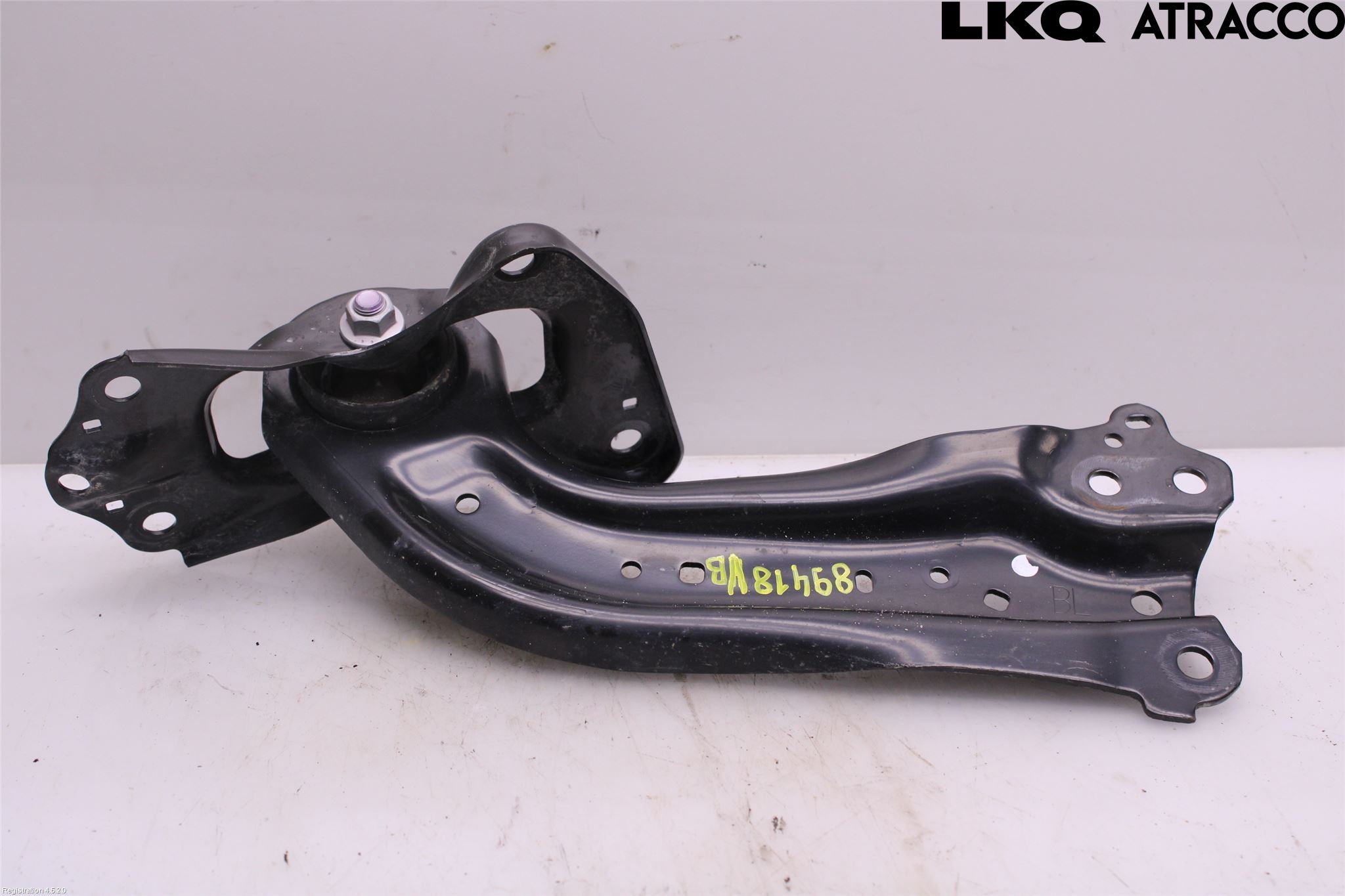 Toyota COROLLA CROSS XG10 22- Bærearm Bak Venstre