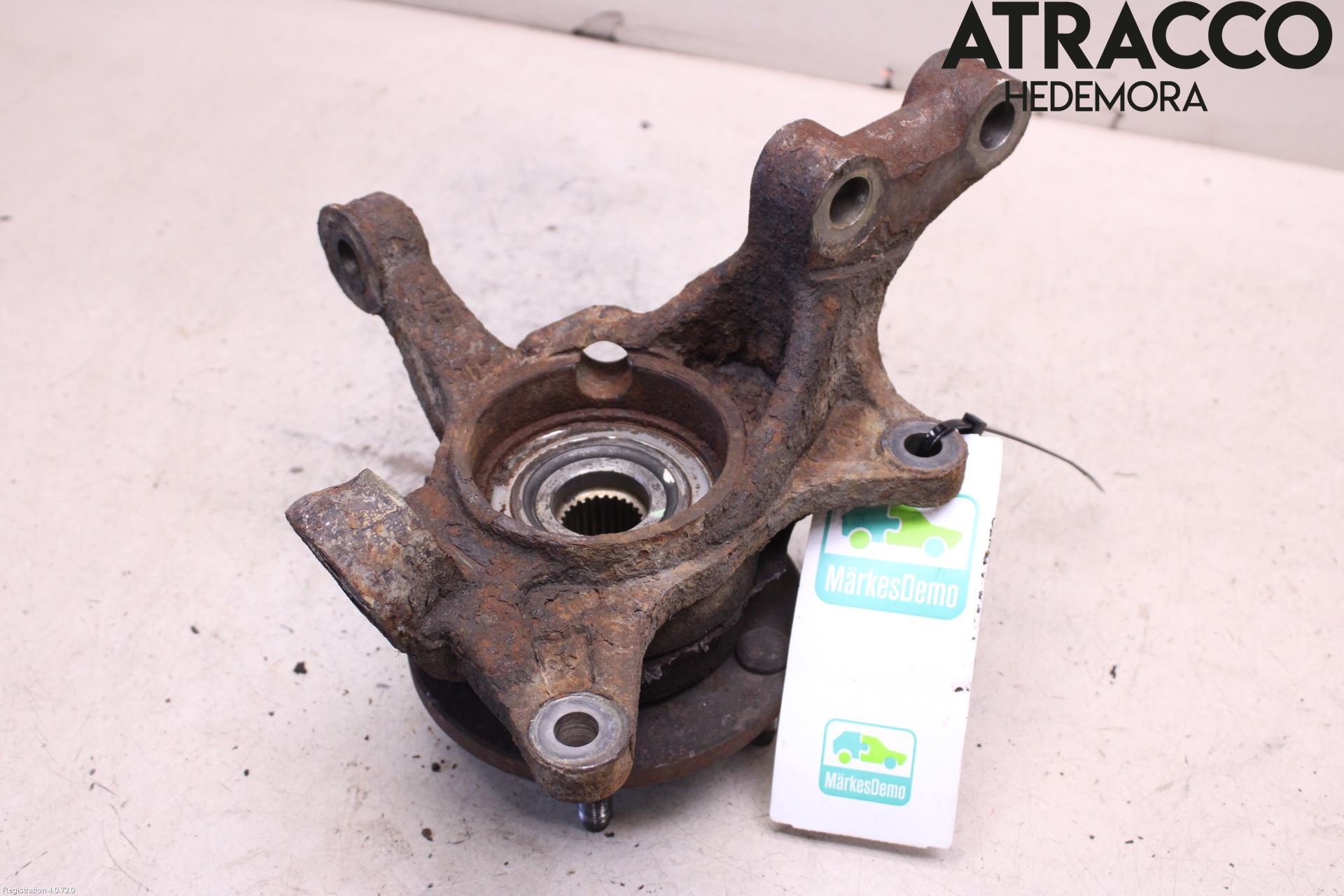 Toyota AVENSIS VERSO Spindel Vf