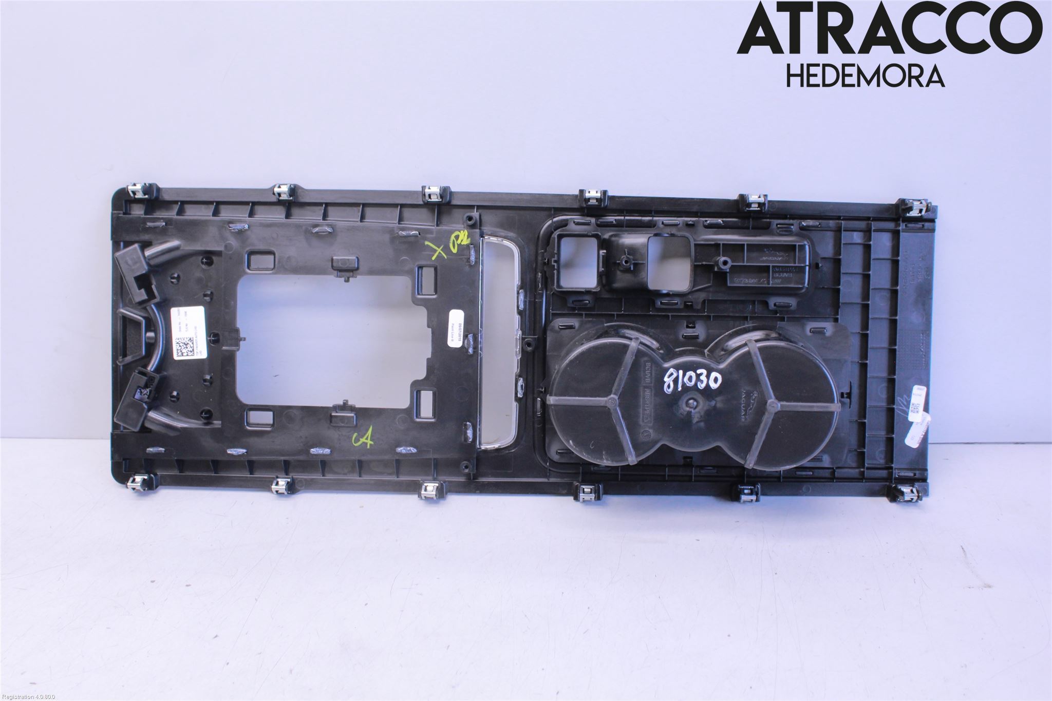 Jaguar XE (X760) 15-24 Instrumentkonsoll Midt