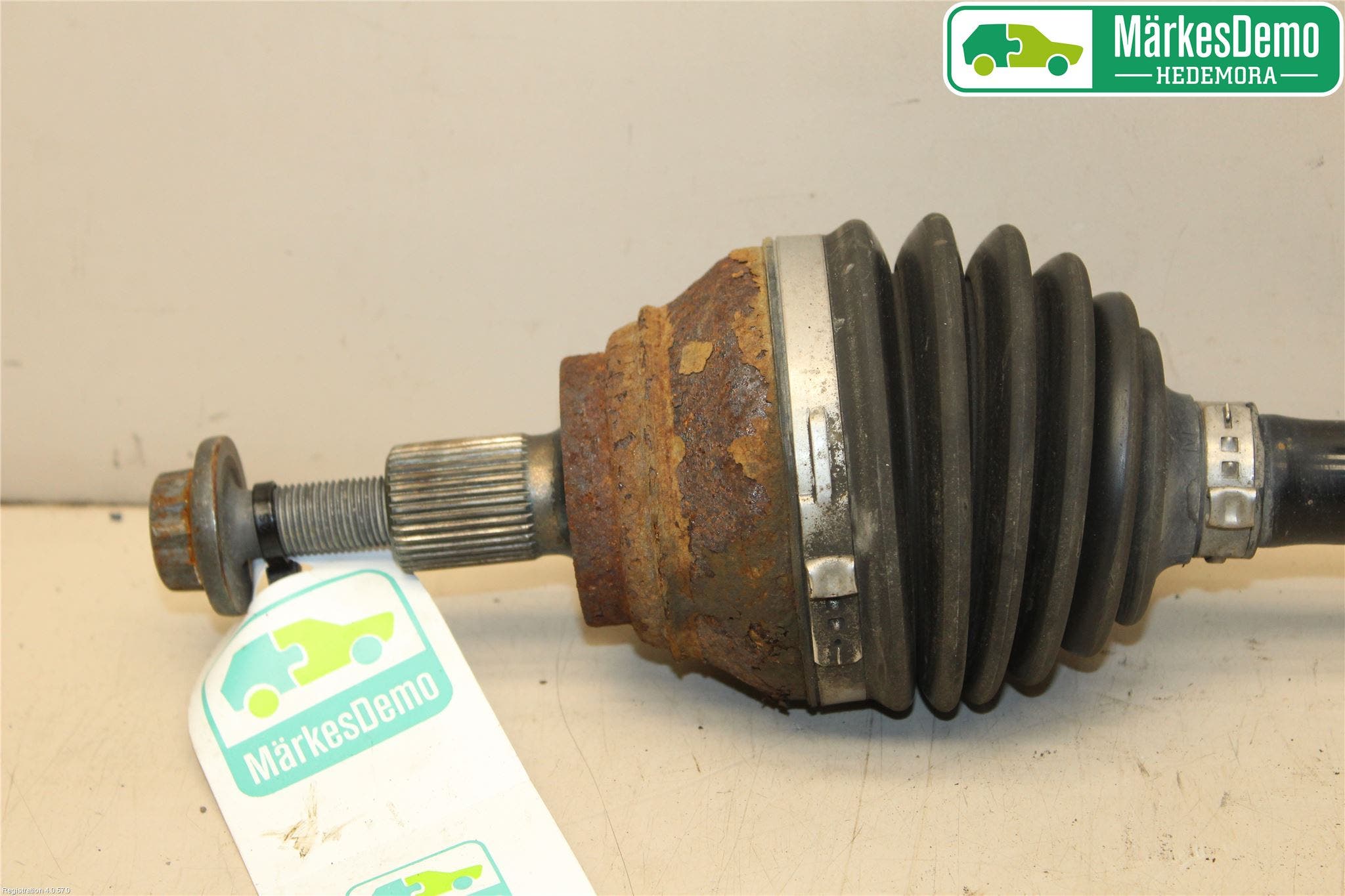 Volkswagen VW PASSAT 15-19 Drivaksel Foran Kompl Venstre