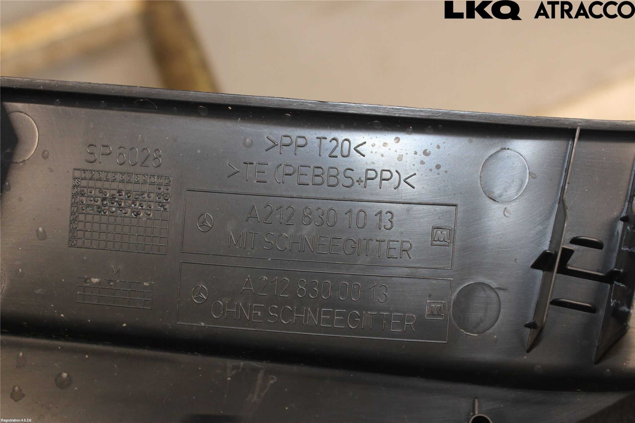Mercedes-Benz MB E-KLASS (W212) 09-16 Visker Deksel-Grill-Under Frr