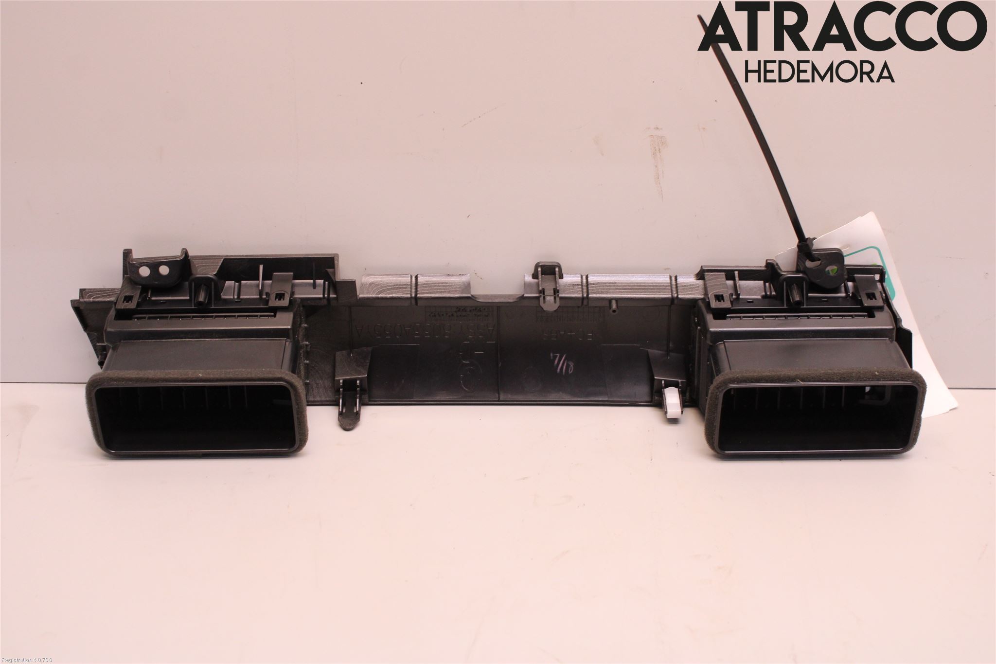 Mitsubishi OUTLANDER 13-21 Dashbord Kanal - Dyse