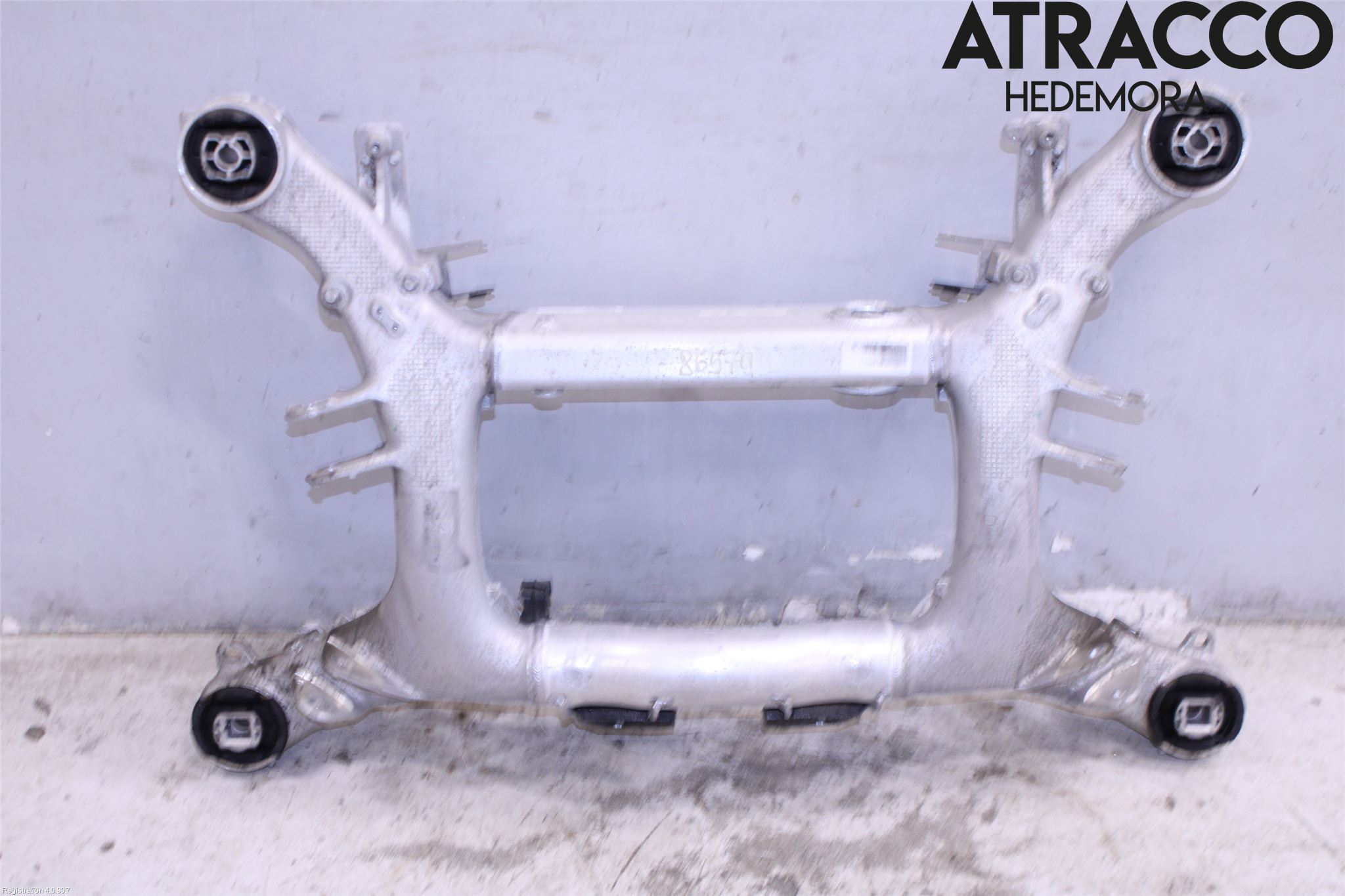 BMW 5 G30/G31/F90 17-23 Bakaksel Feste Travers-Ramme
