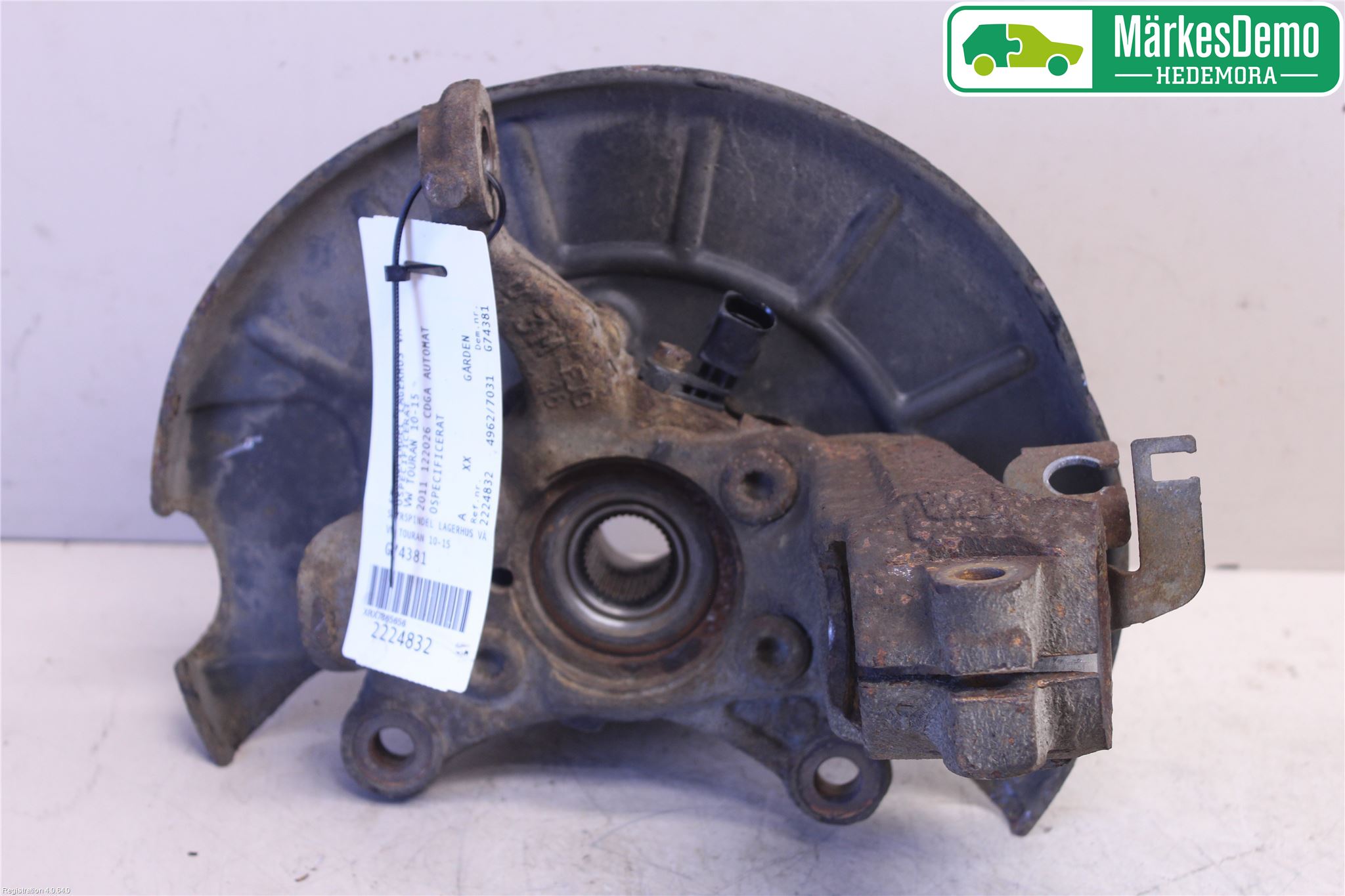 Volkswagen VW TOURAN 10-15 Spindel Vf