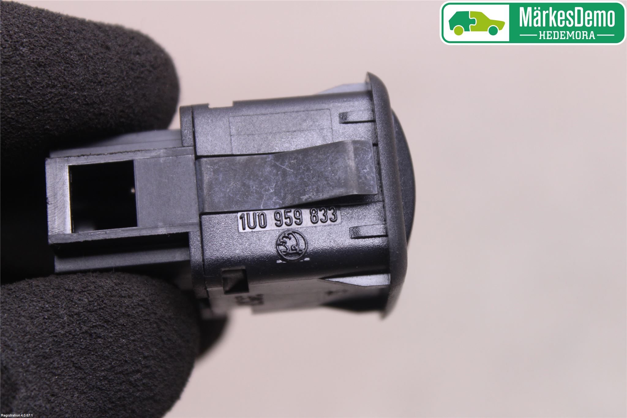 Skoda OCTAVIA (1U) 96-11 Bryter Drivstoff Tankluke