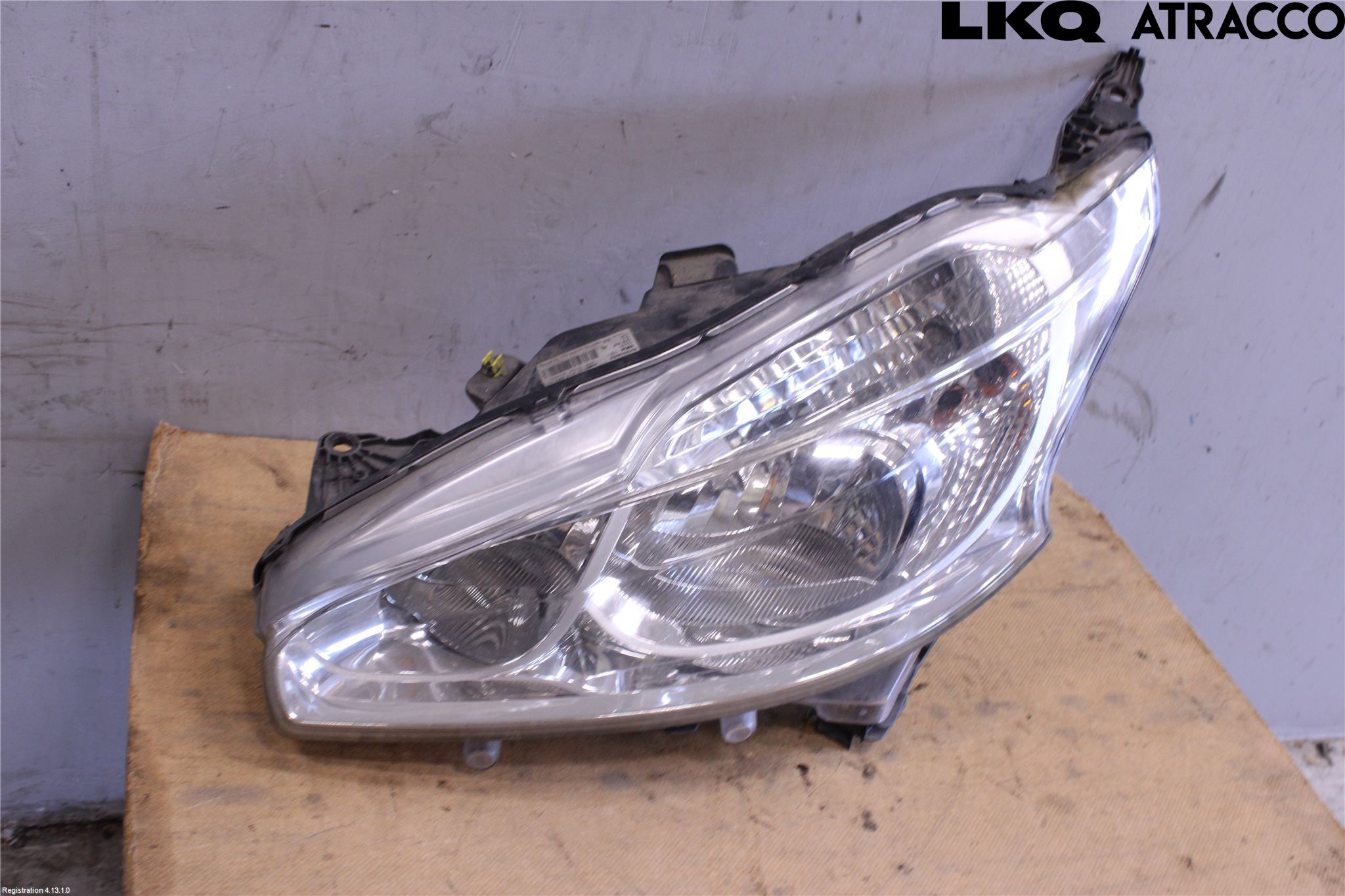 Peugeot 208 12-15 Frontlykt Venstre
