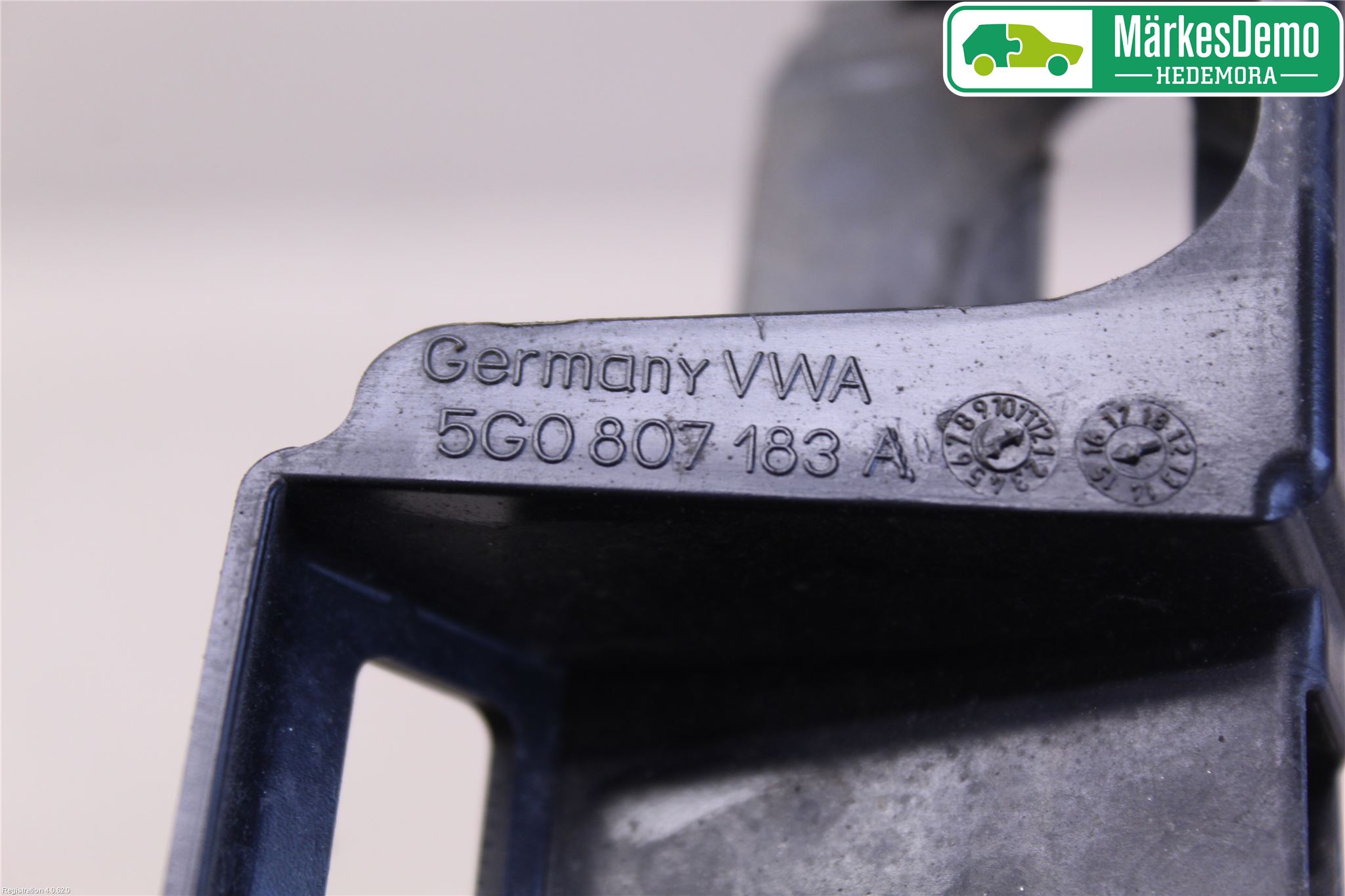 Volkswagen VW GOLF / E-GOLF VII 13-20 Støtfangerfeste Foran Venstre
