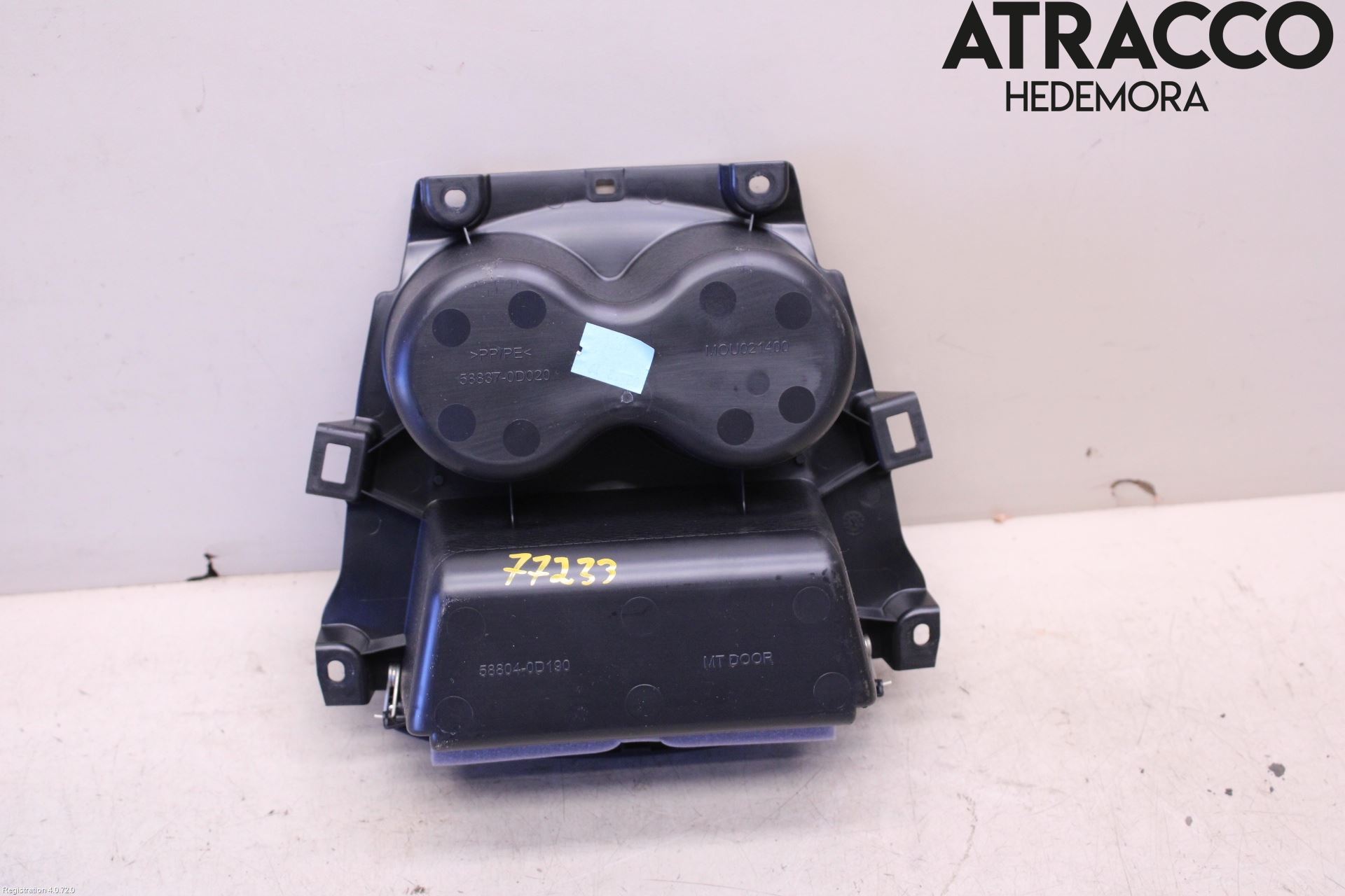 Toyota YARIS XP130 15-20 Innr Koppholder