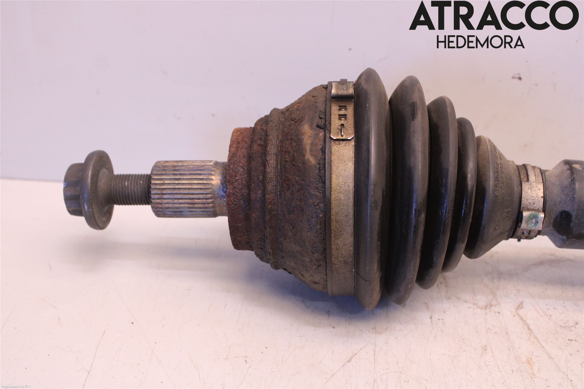 Volkswagen VW PASSAT 11-14 Drivaksel Foran Kompl Høyre