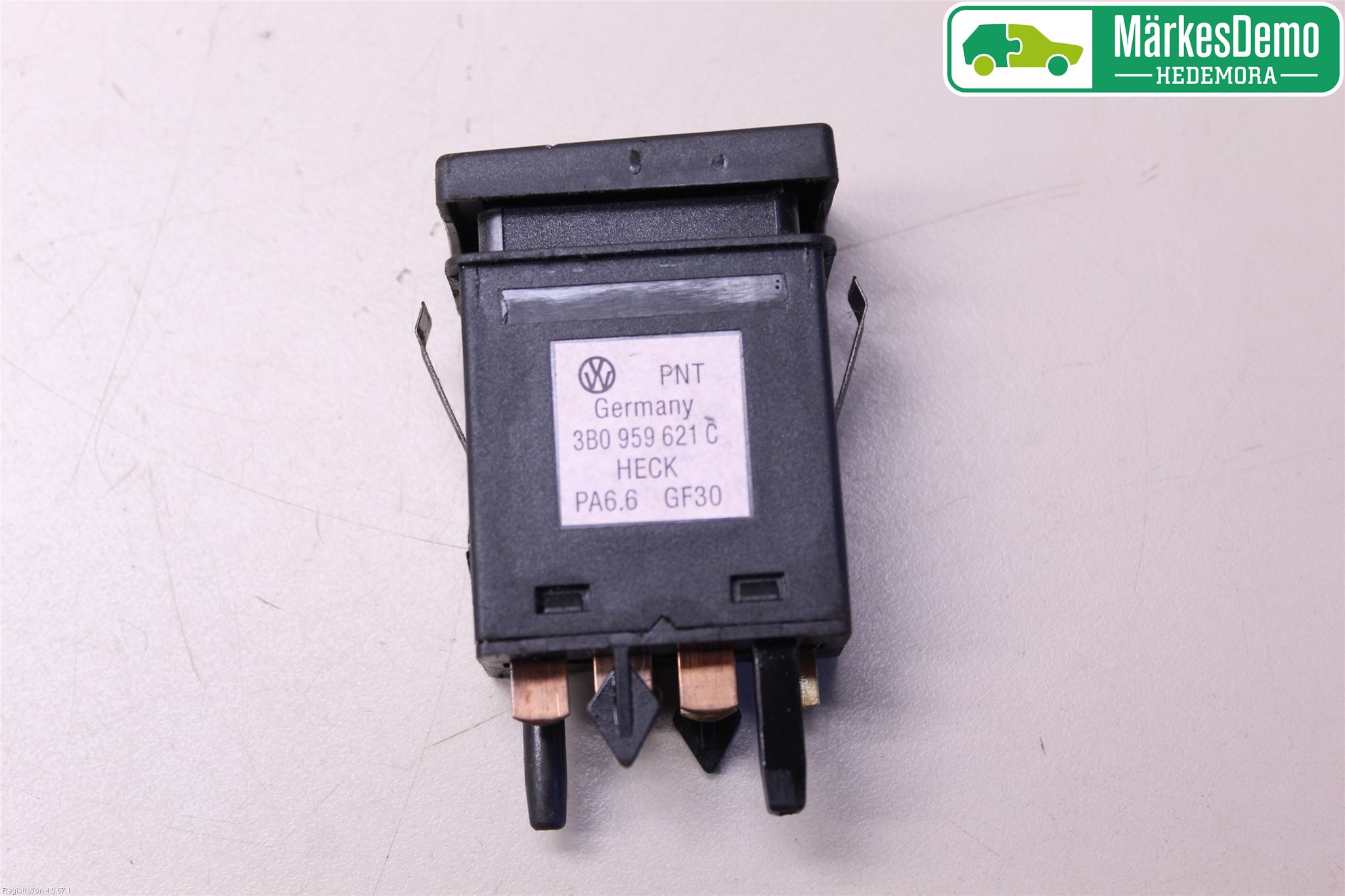 Volkswagen VW PASSAT 97-00 Bryter Varme Rute
