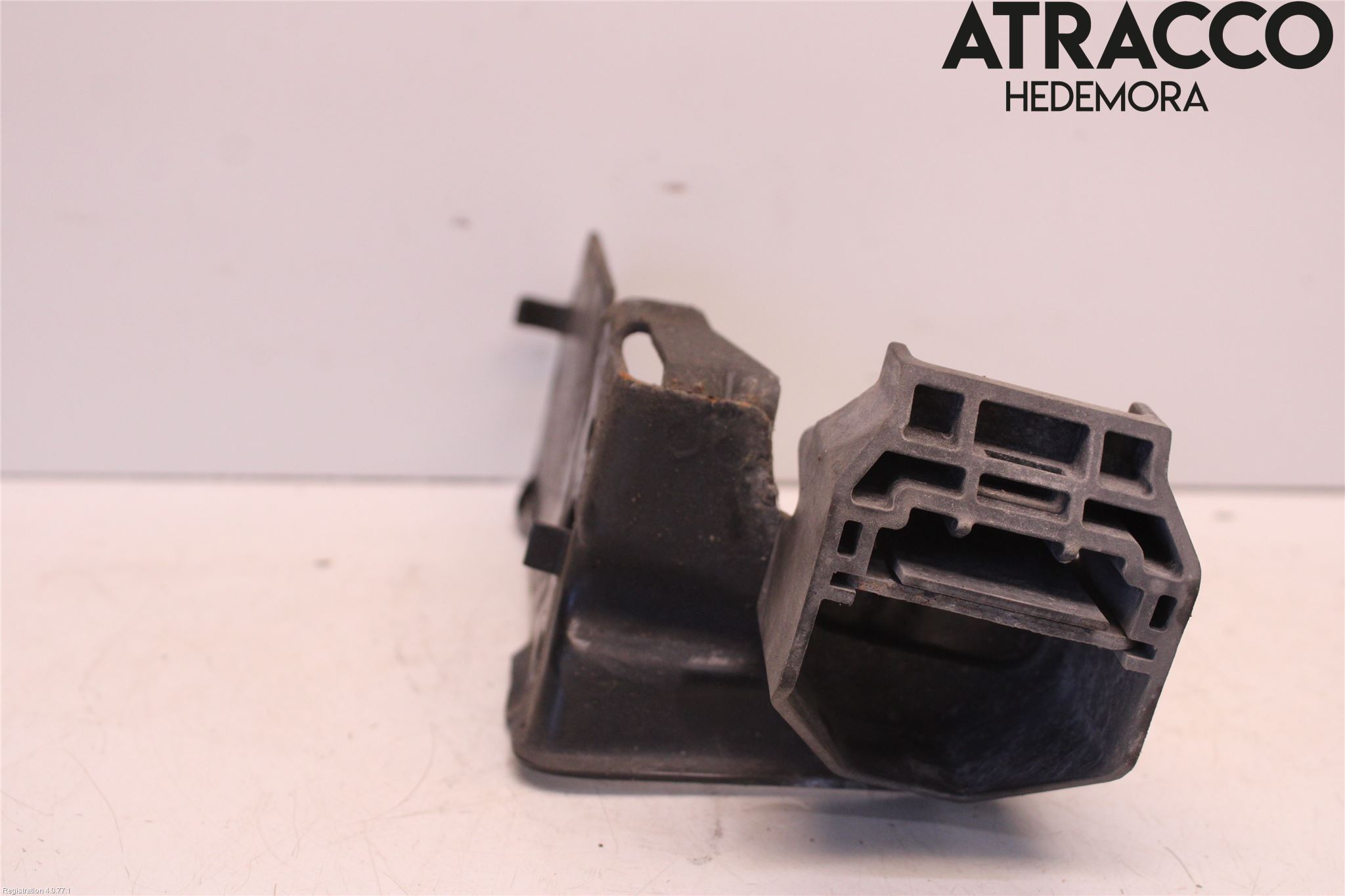 BMW 3 E90/91 SED/TOU 05-12 Radiator Feste - Ramme - Bjelk