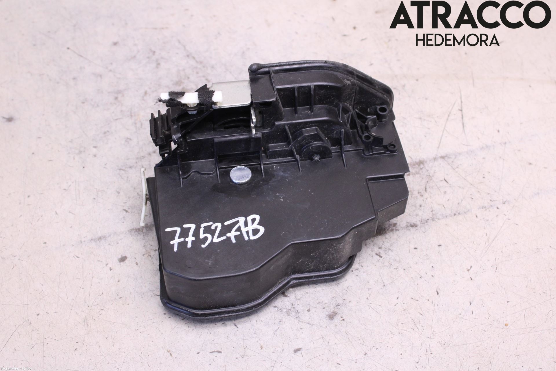 BMW 3 F30/F31/F80 12-19 Dørlås - Låsekasse