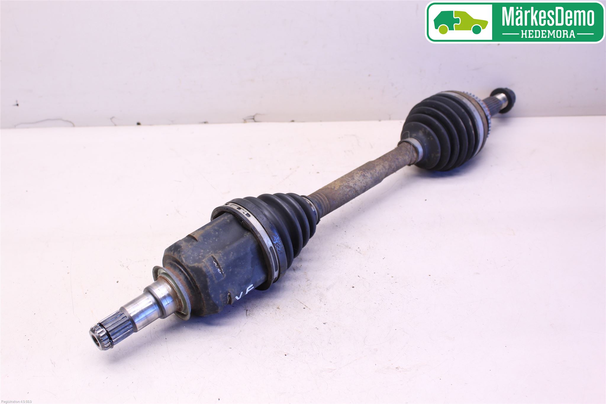 Toyota RAV 4 00-06 Drivaksel Foran Kompl Venstre