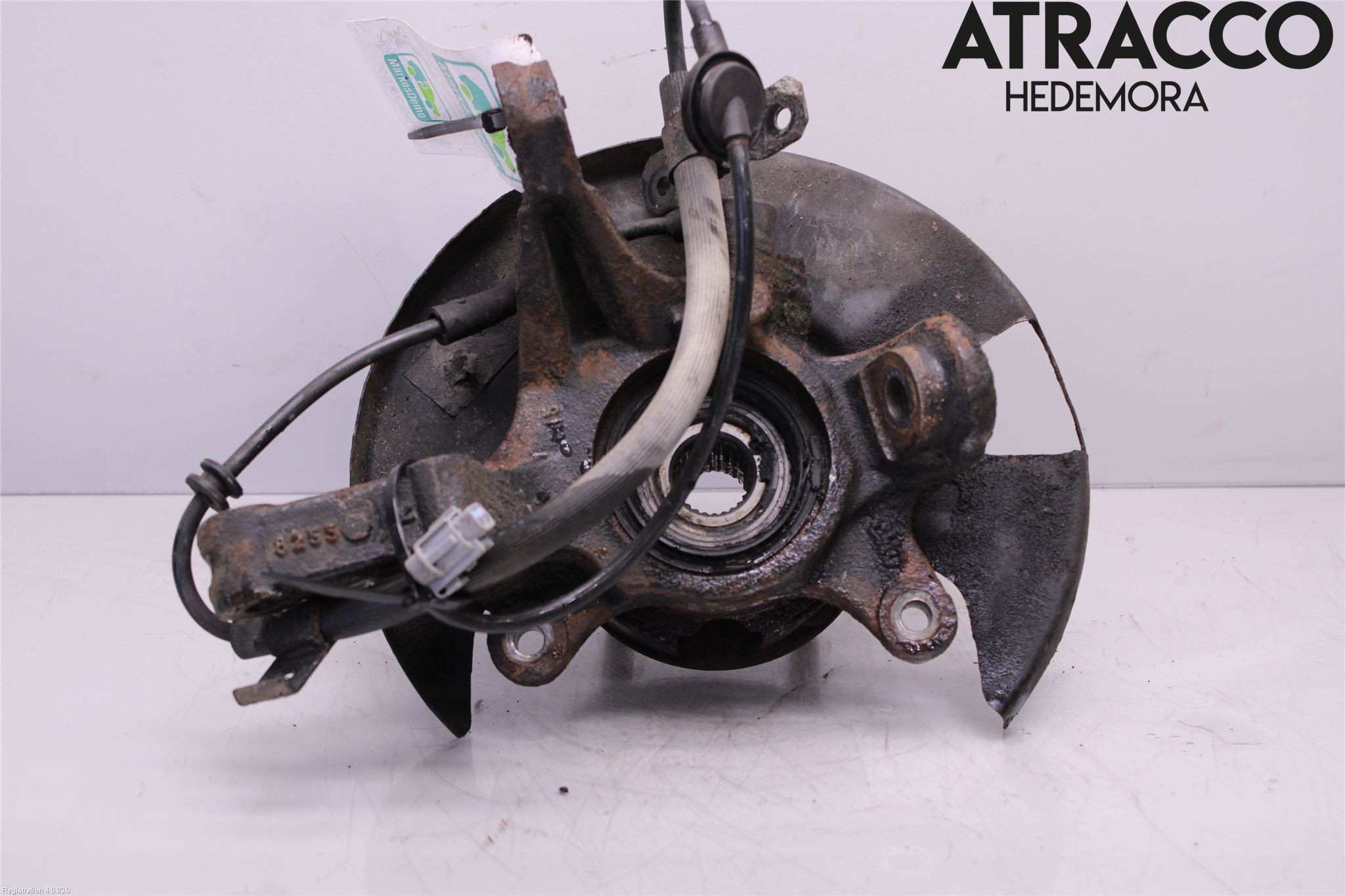 Nissan ALMERA    96-00 Spindel Hf