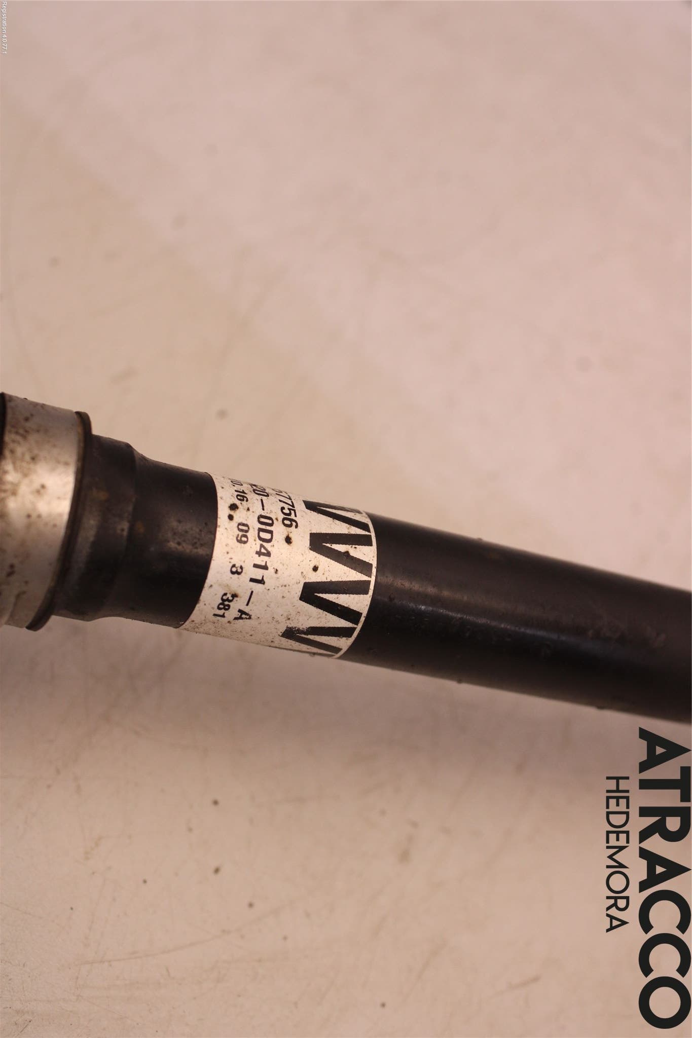 Toyota YARIS XP130 15-20 Drivaksel Foran Kompl Venstre