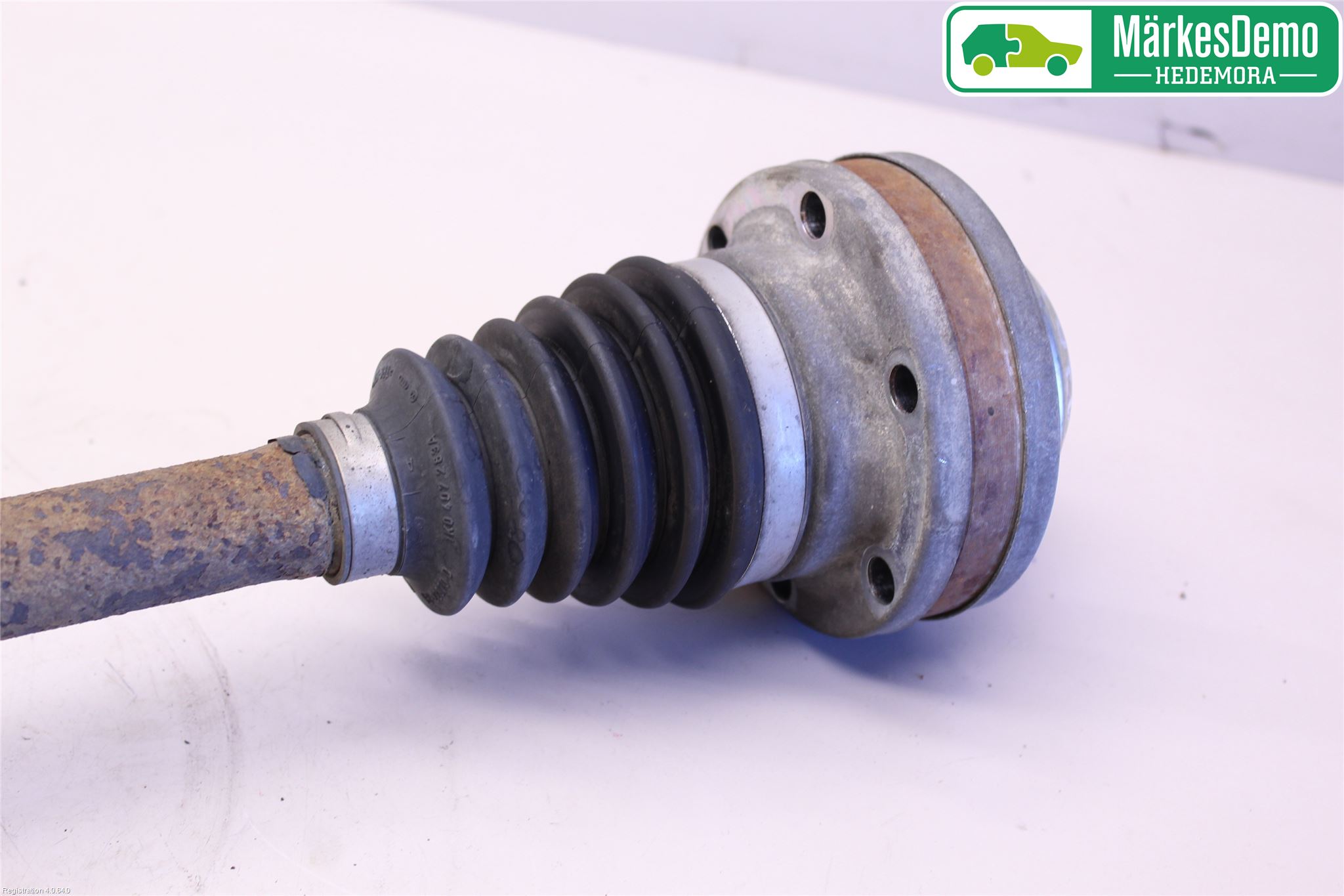 Volkswagen VW PASSAT 15-19 Drivaksel Foran Kompl Venstre