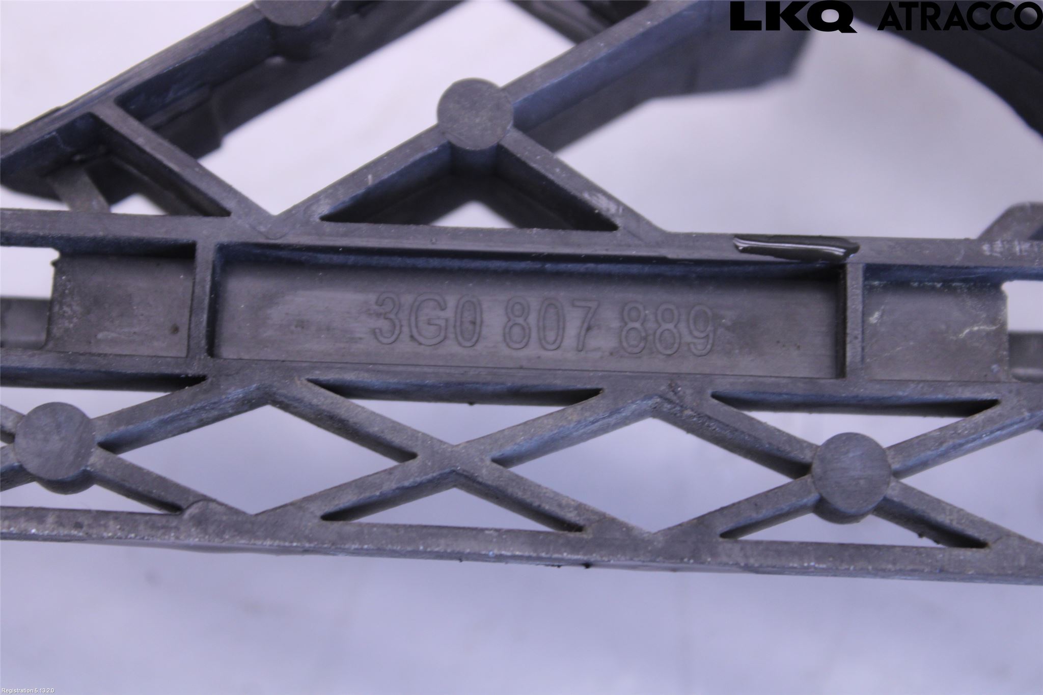 Volkswagen VW PASSAT 15-19 Støtfanger Foran Midt Del