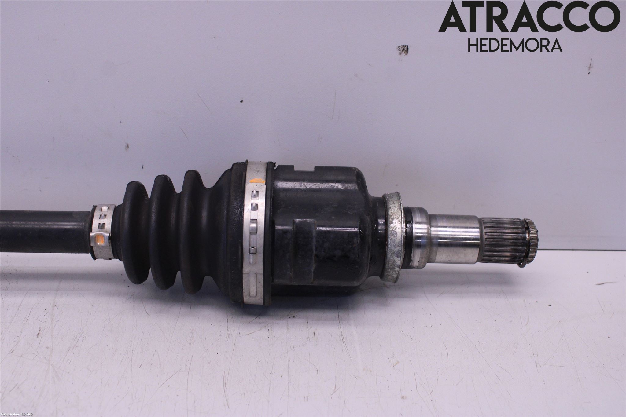 Toyota YARIS XP130 15-20 Drivaksel Foran Kompl Venstre