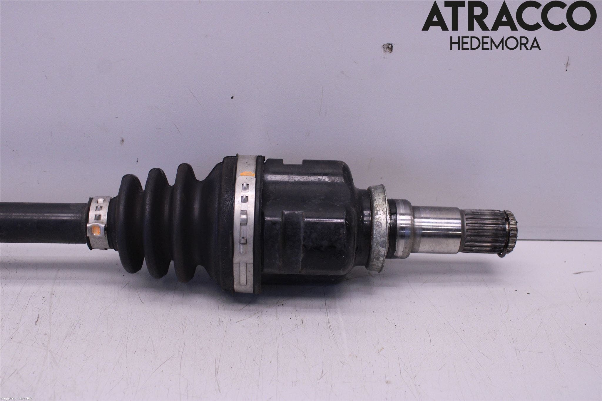 Toyota YARIS XP130 15-20 Drivaksel Foran Kompl Venstre