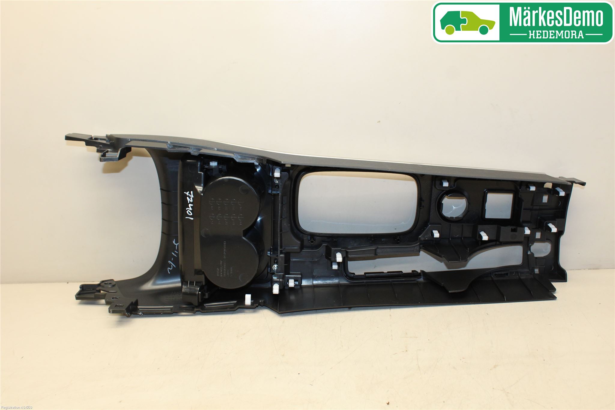 Mitsubishi OUTLANDER 13-21 Innr Konsoll-Lomme