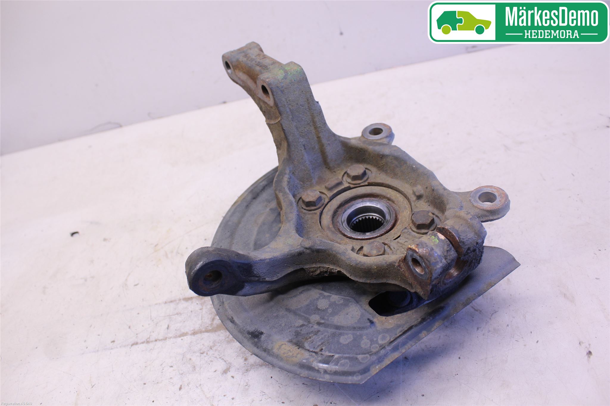 Nissan QASHQAI+2  10-14 Spindel Vf