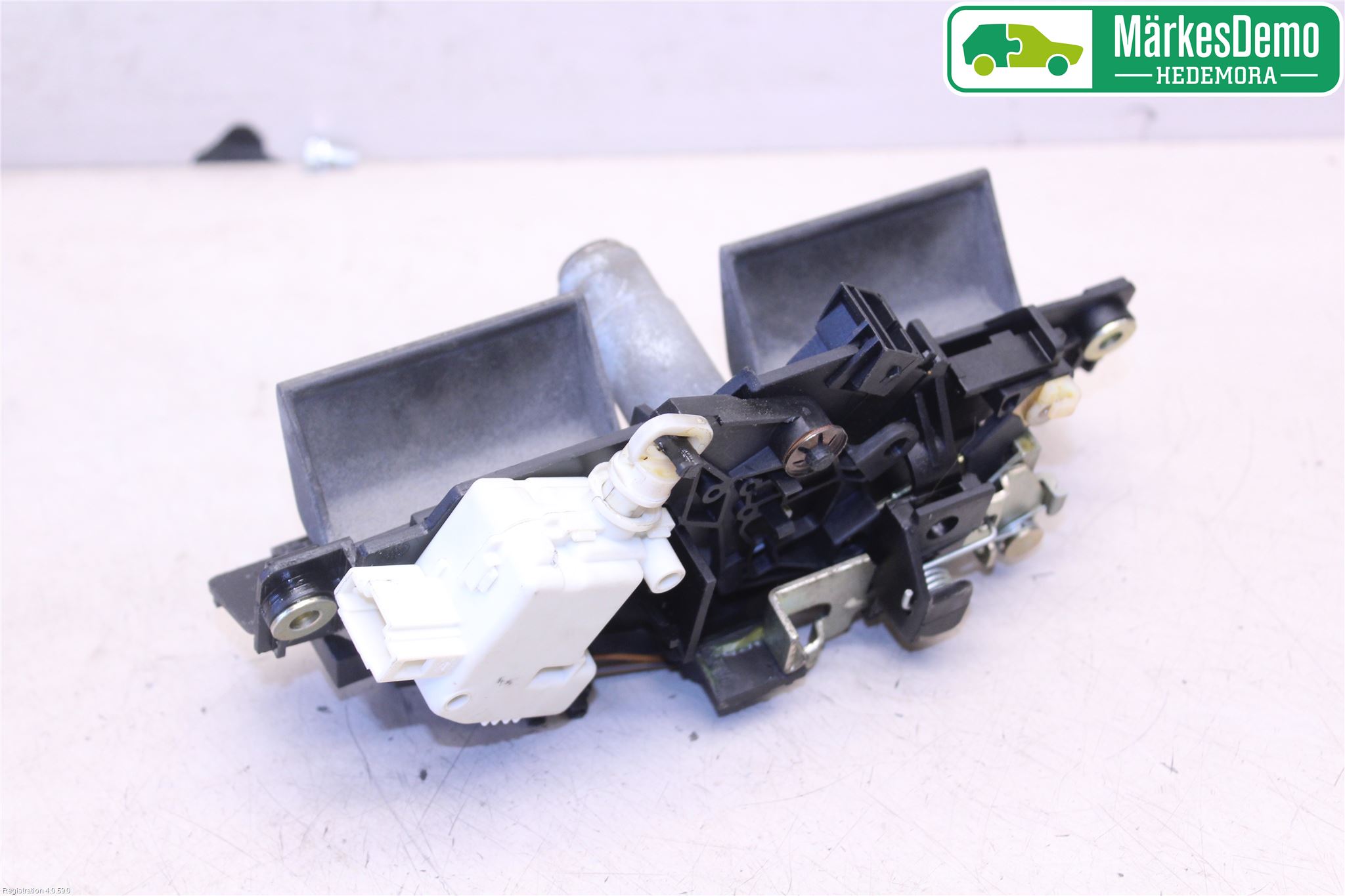 Audi A6/S6     97-05 Bakluke Handtak Ytre