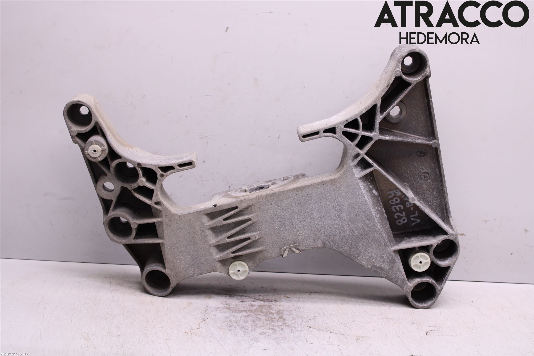 BMW 5 G30/G31/F90 17-23 Gearkasse Bjelke - Travers