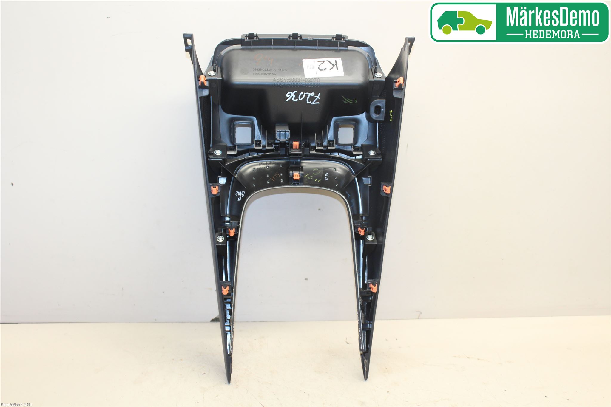 Toyota COROLLA 19- Instrumentkonsoll Midt