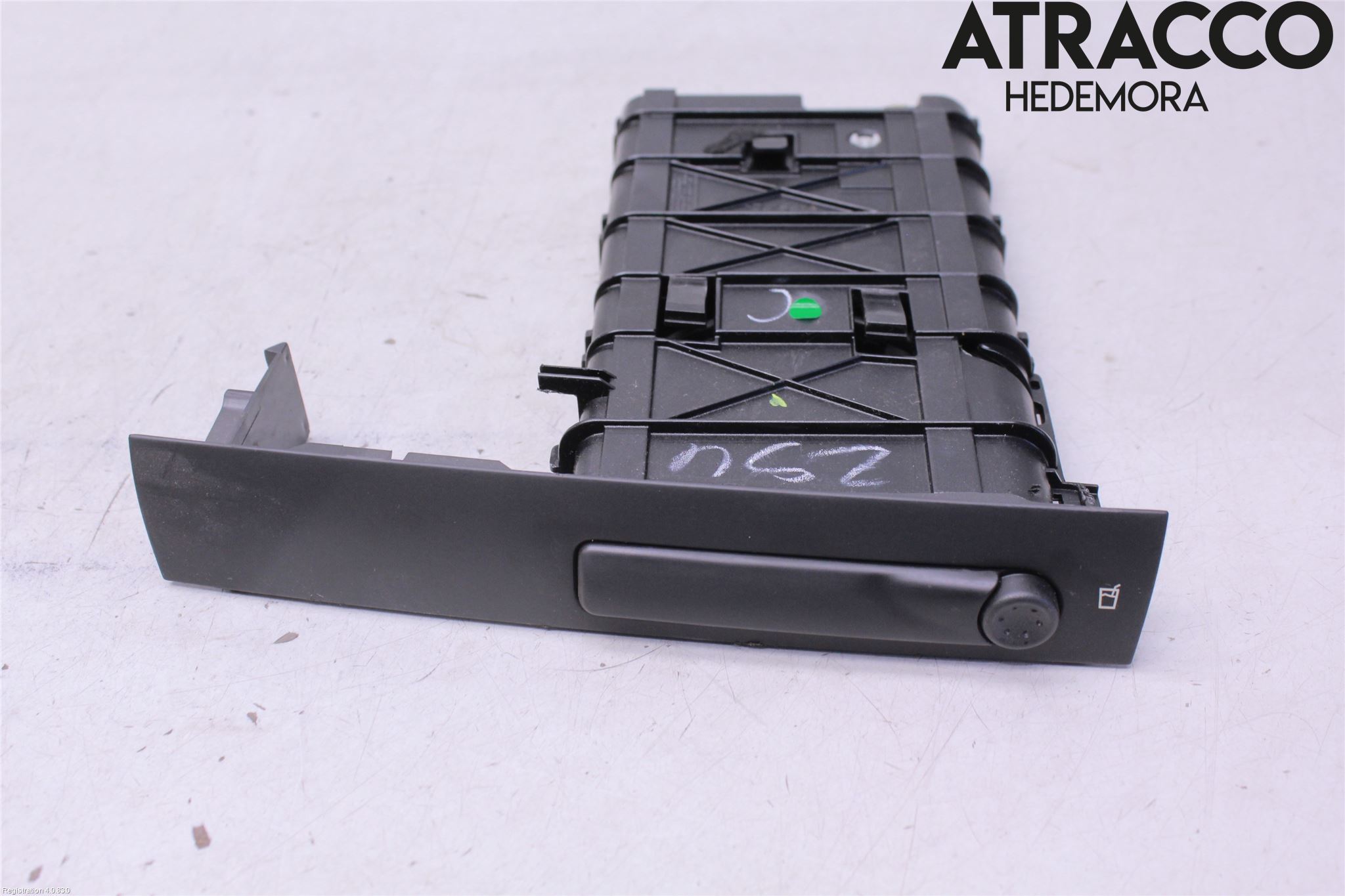 BMW 5 G30/G31/F90 17-23 Innr Koppholder