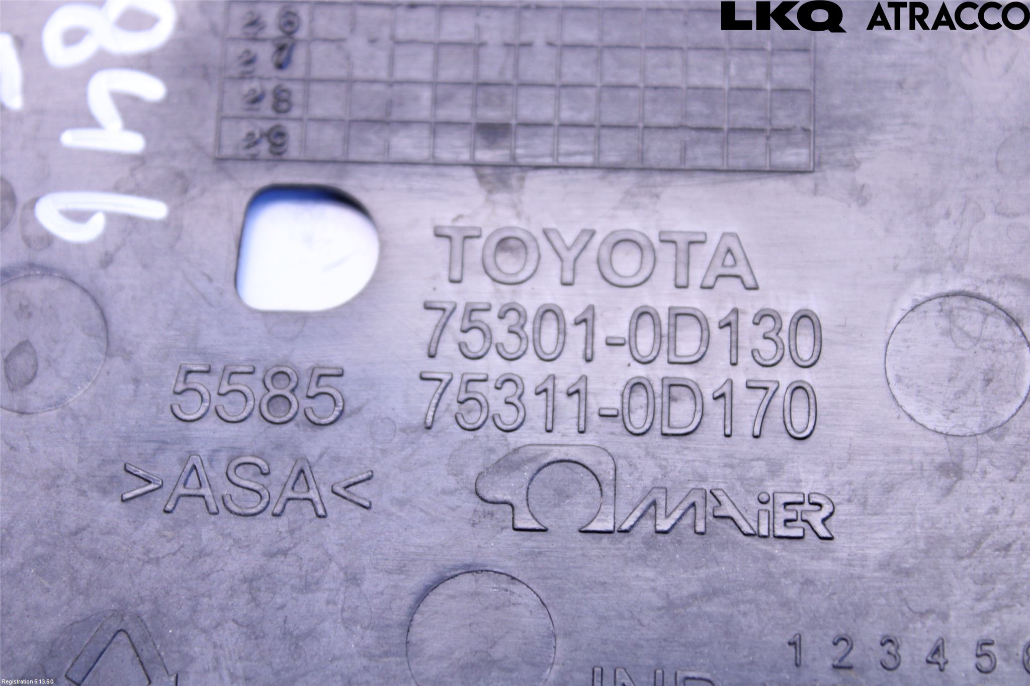 Toyota YARIS XP130 15-20 Emblem