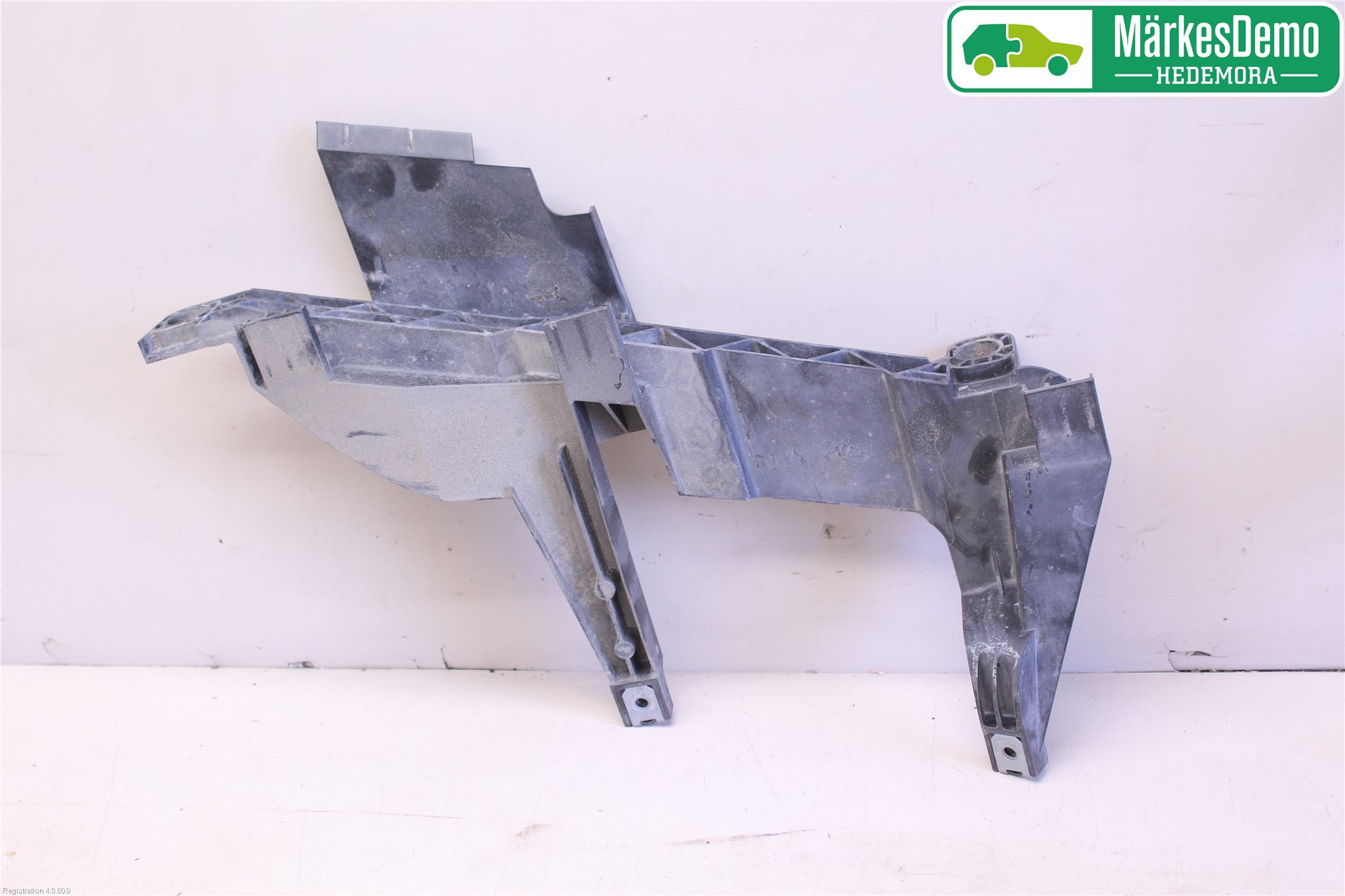 BMW X3 E83     03-10 Frontlykt Holder-Feste
