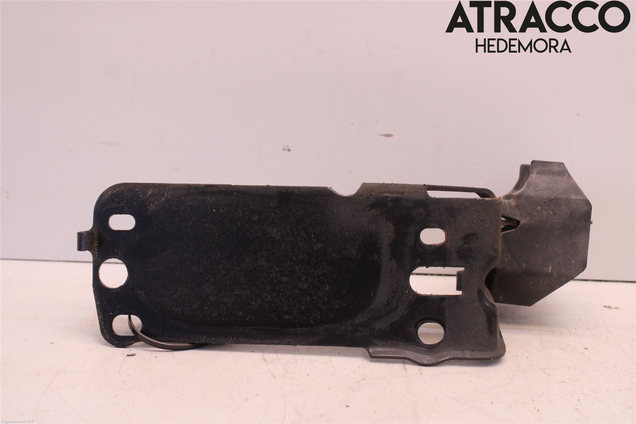 BMW 3 E90/91 SED/TOU 05-12 Radiator Feste - Ramme - Bjelk
