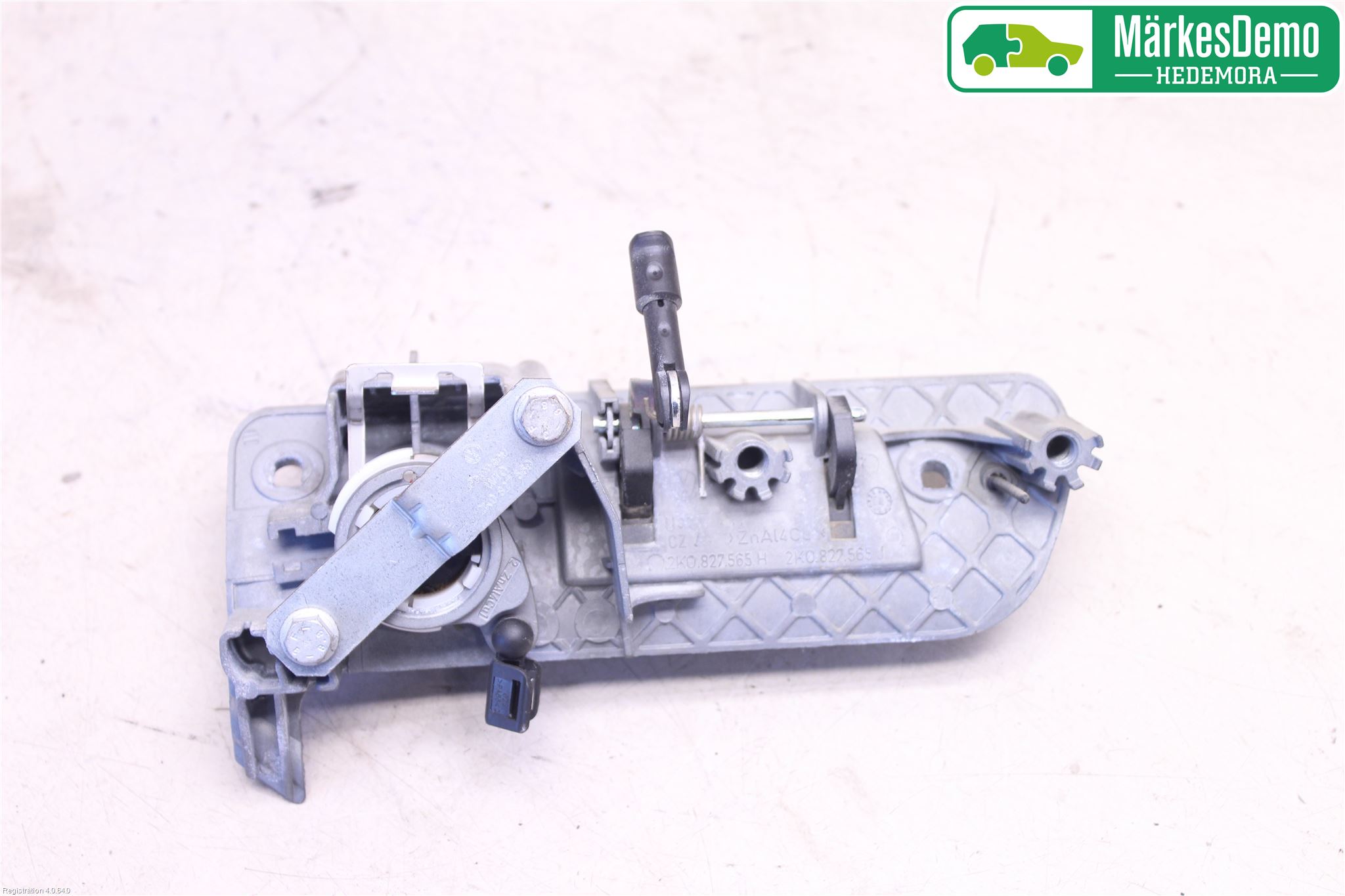 Volkswagen VW CADDY      04-10 Bakluke Handtak Ytre