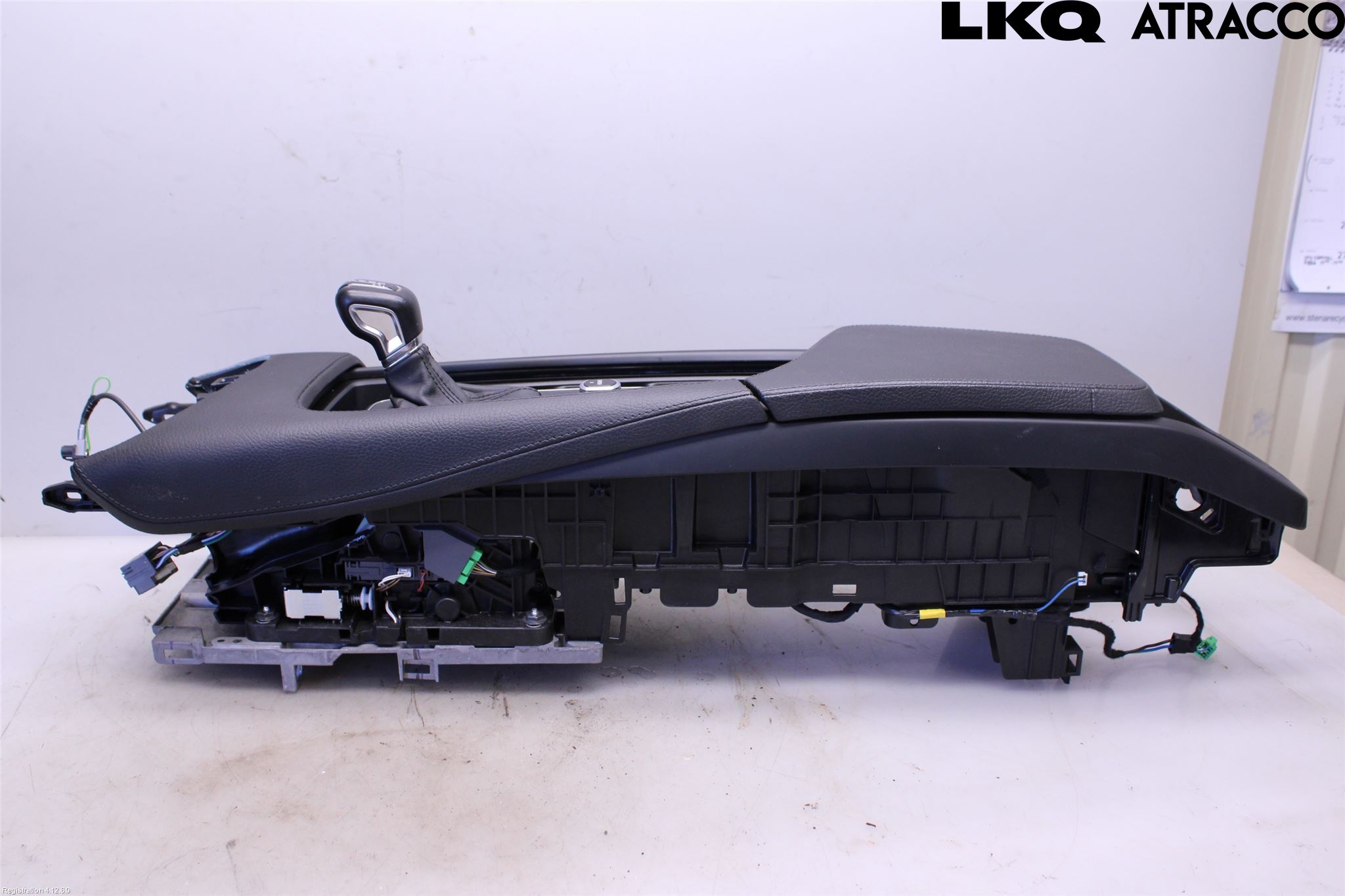 Volvo V90 CROSS COUNTRY 17->> Innr Konsoll-Lomme
