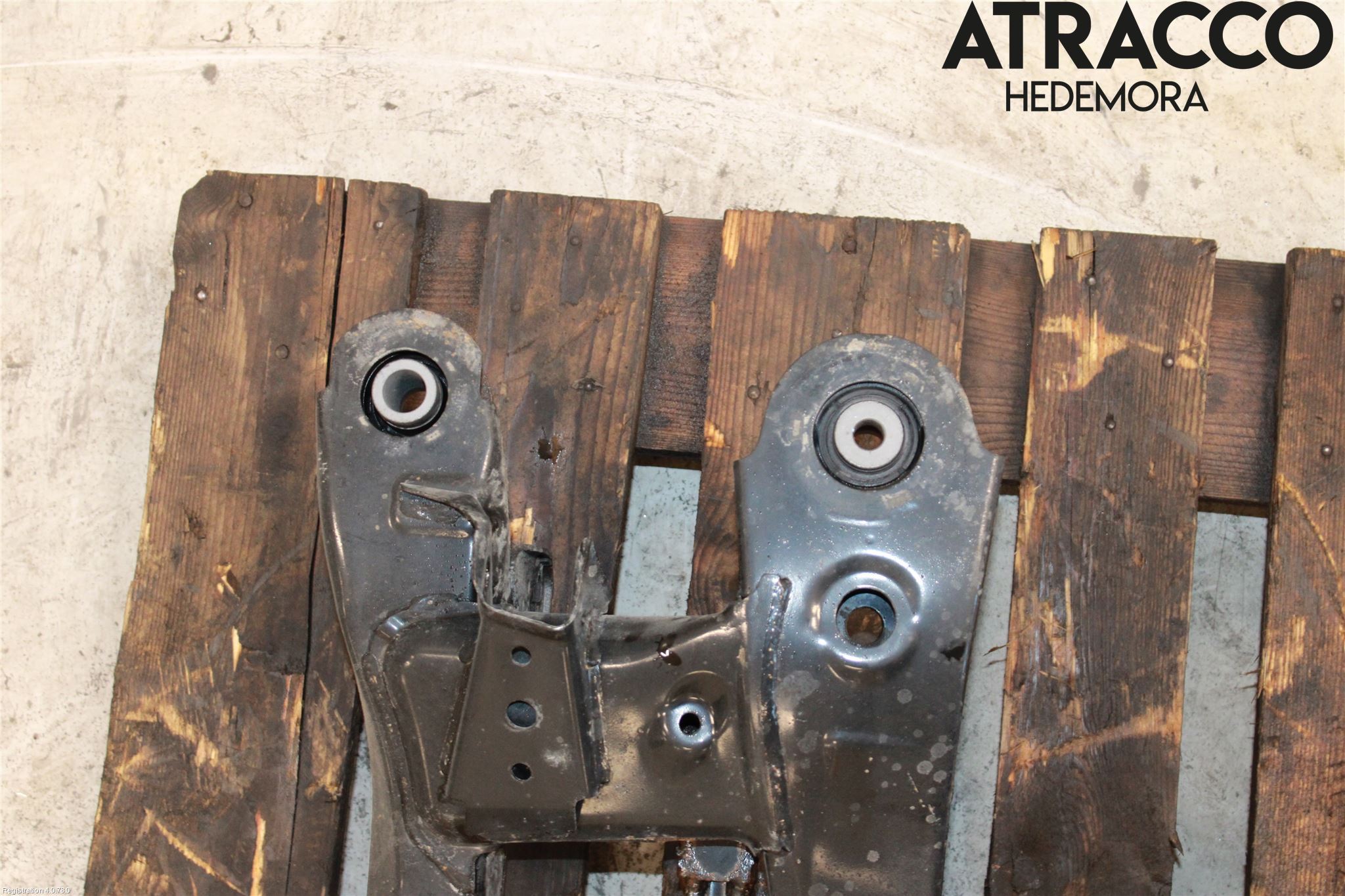 Toyota AURIS 13-19 Bakaksel Feste Travers-Ramme
