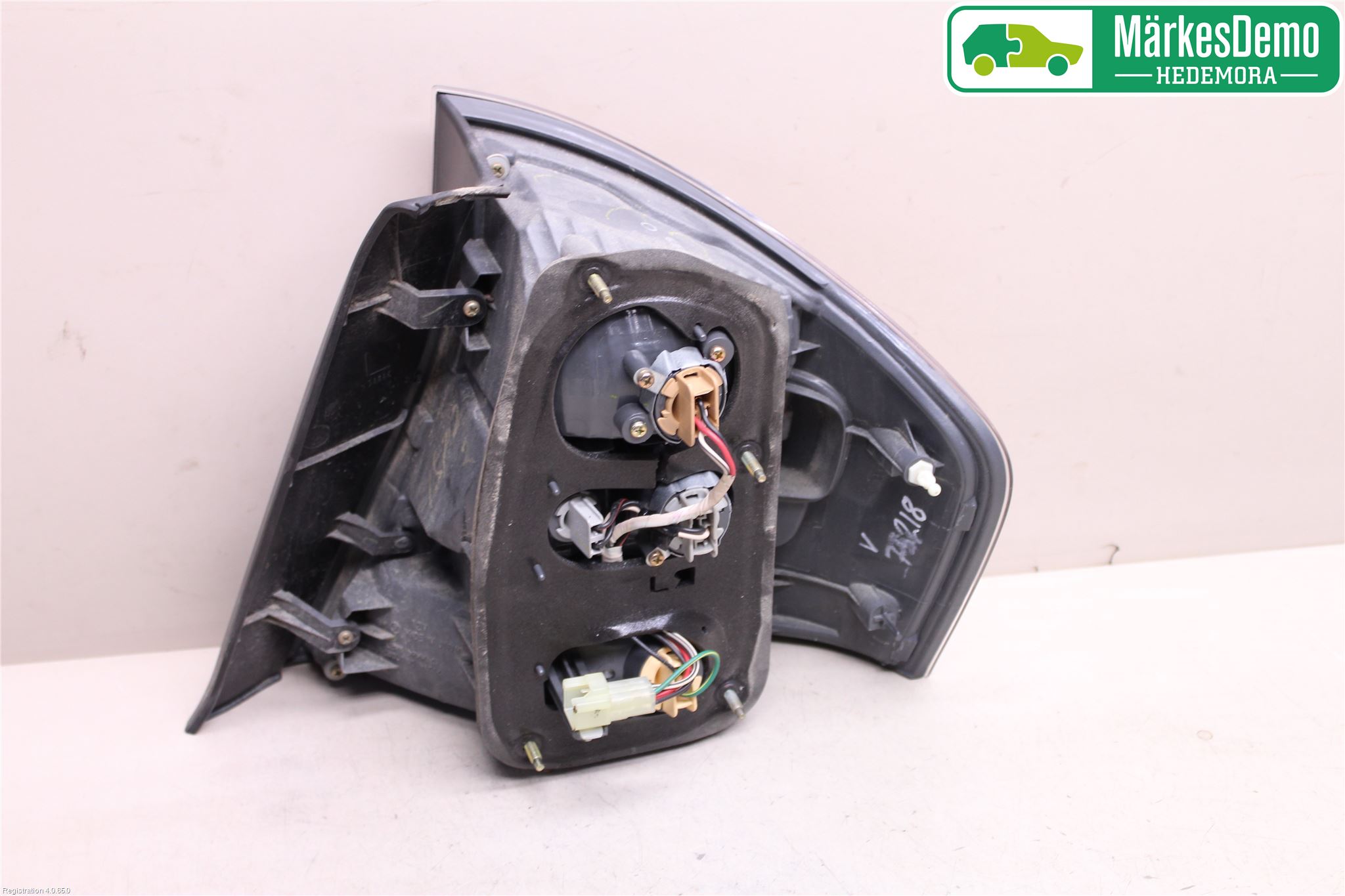 Subaru LEGACY    04-06 Baklykt Venstre