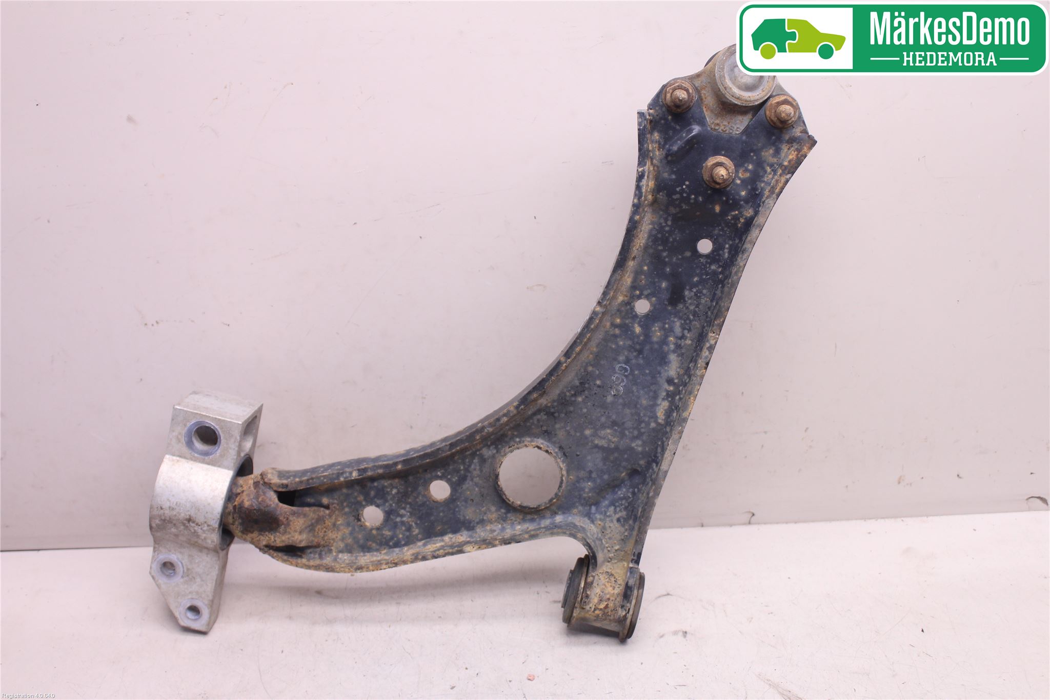 Volkswagen VW CADDY      04-10 Bærearm Foran Høyre Nedre