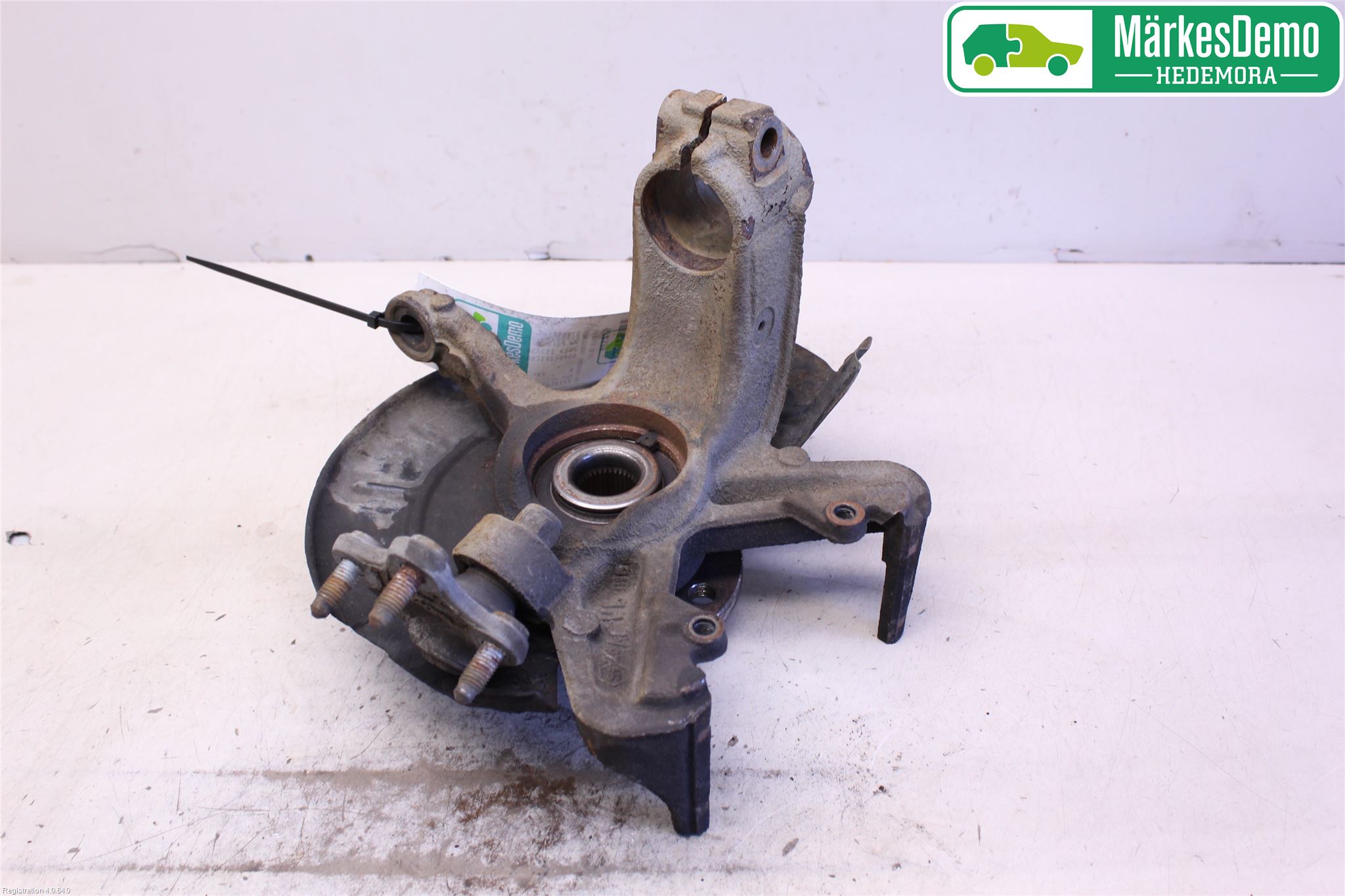 Volkswagen VW POLO 10-17 Spindel Vf