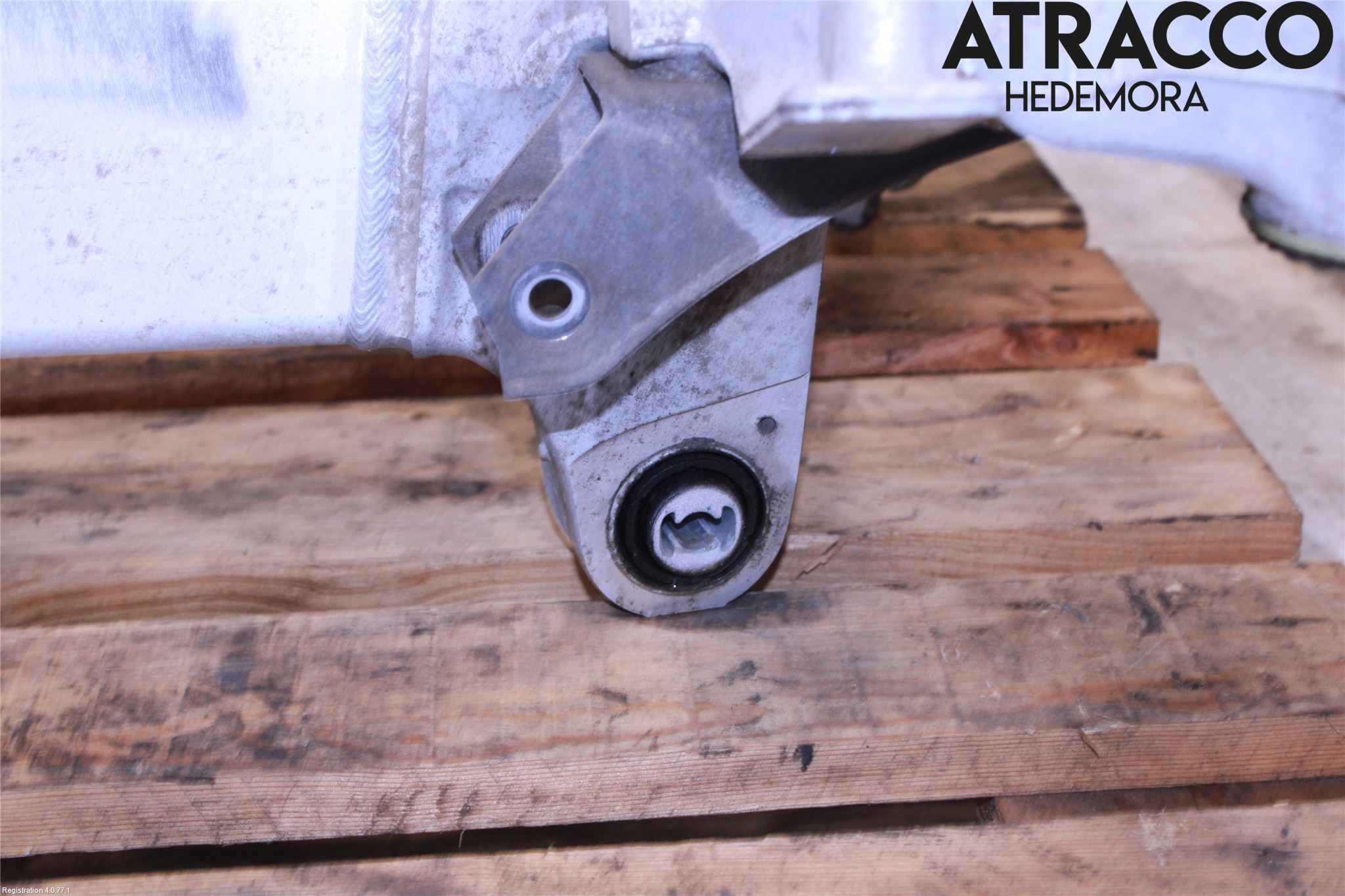 BMW 5 G30/G31/F90 17-23 Bakaksel Feste Travers-Ramme