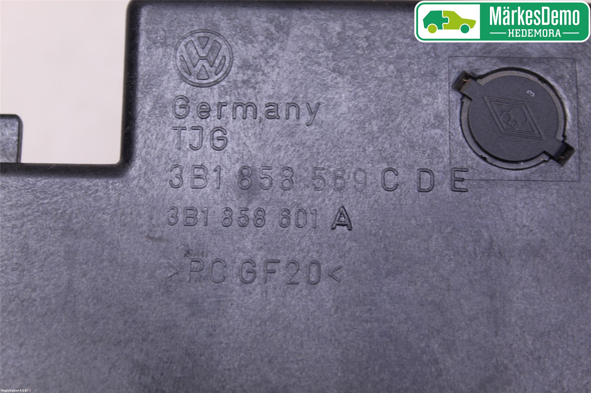 Volkswagen VW PASSAT 97-00 Innr Koppholder