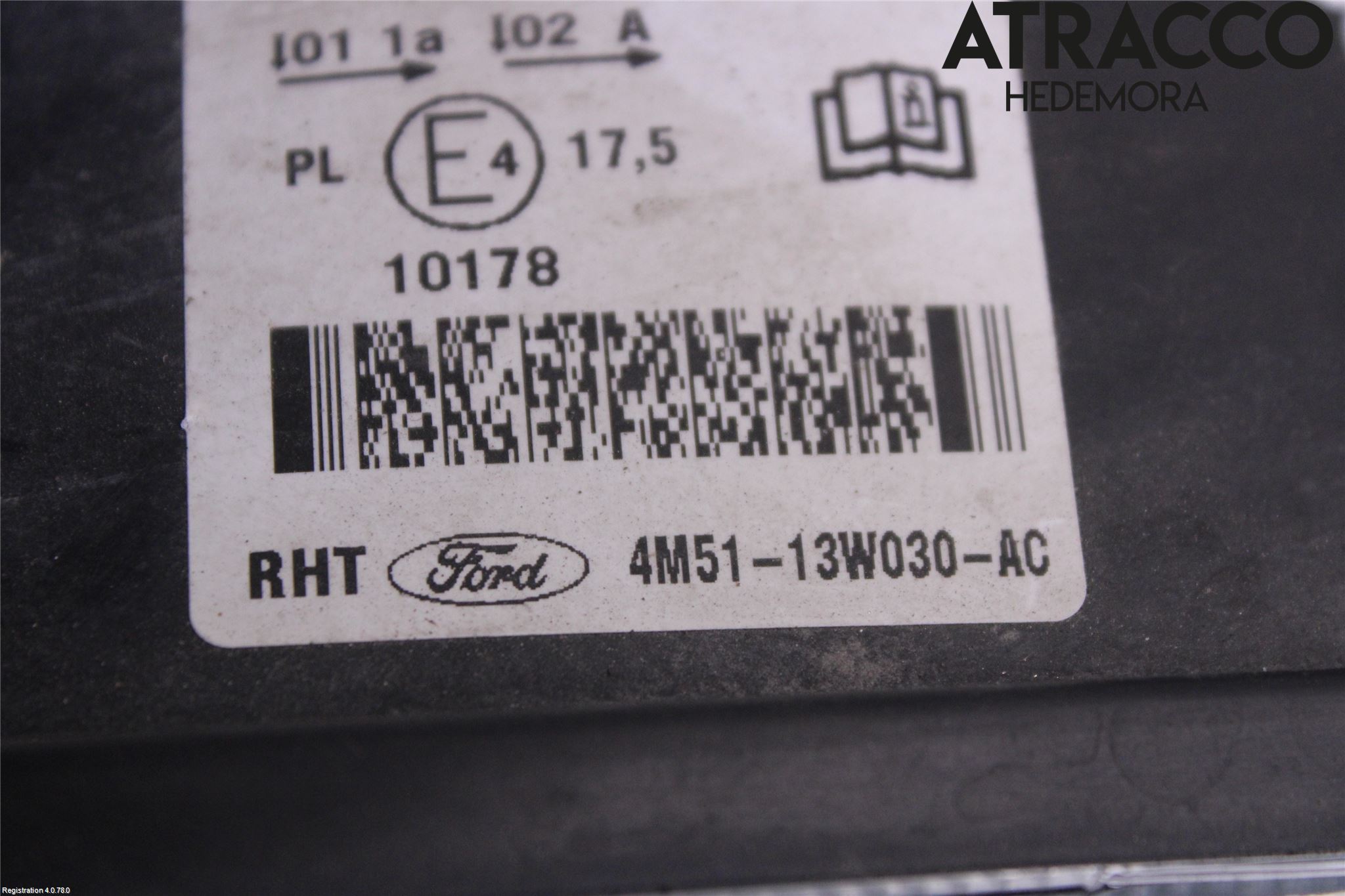 Ford FOCUS     04-07 Frontlykt Venstre