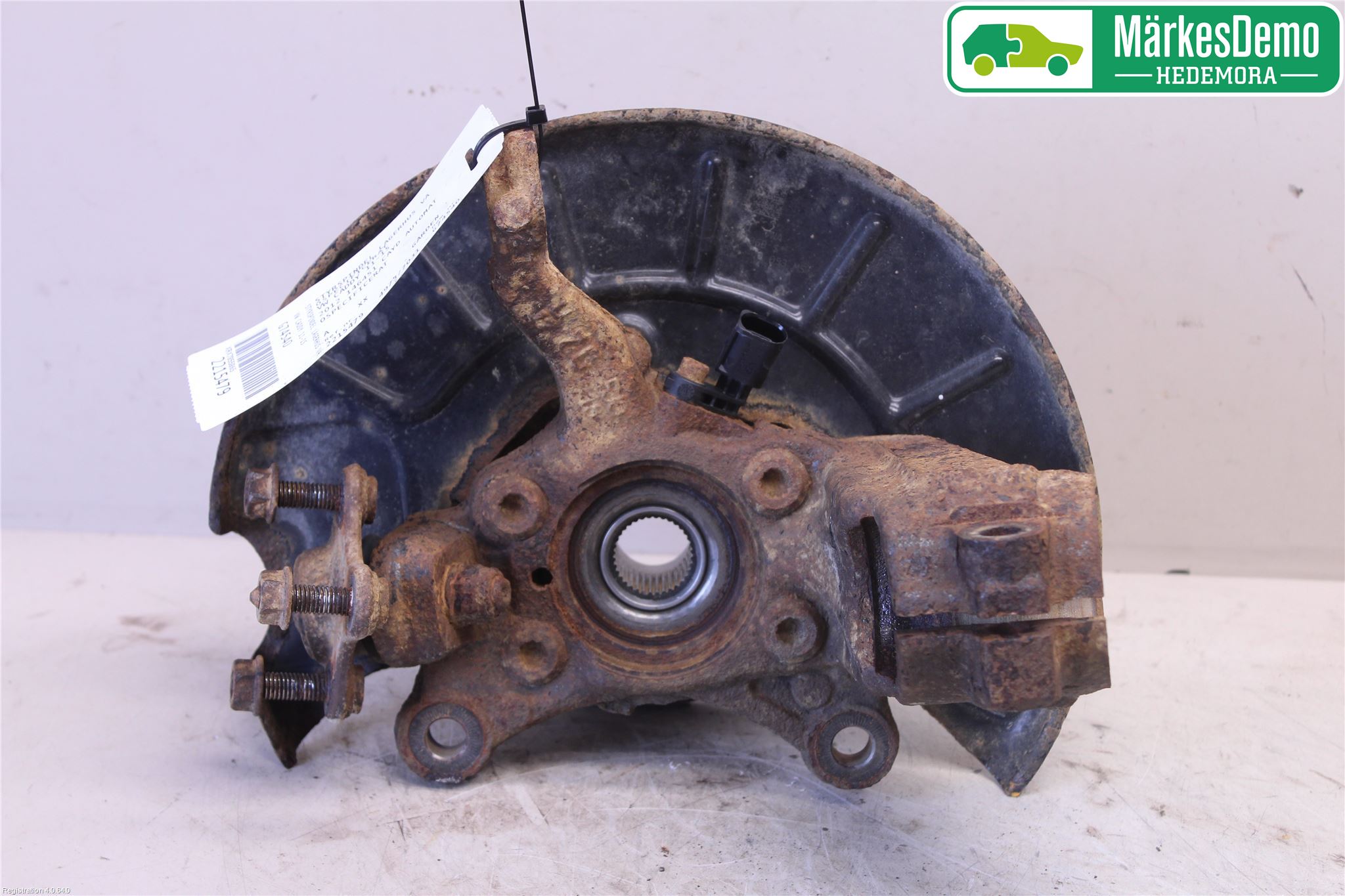 Volkswagen VW CADDY 11-15 Spindel Vf