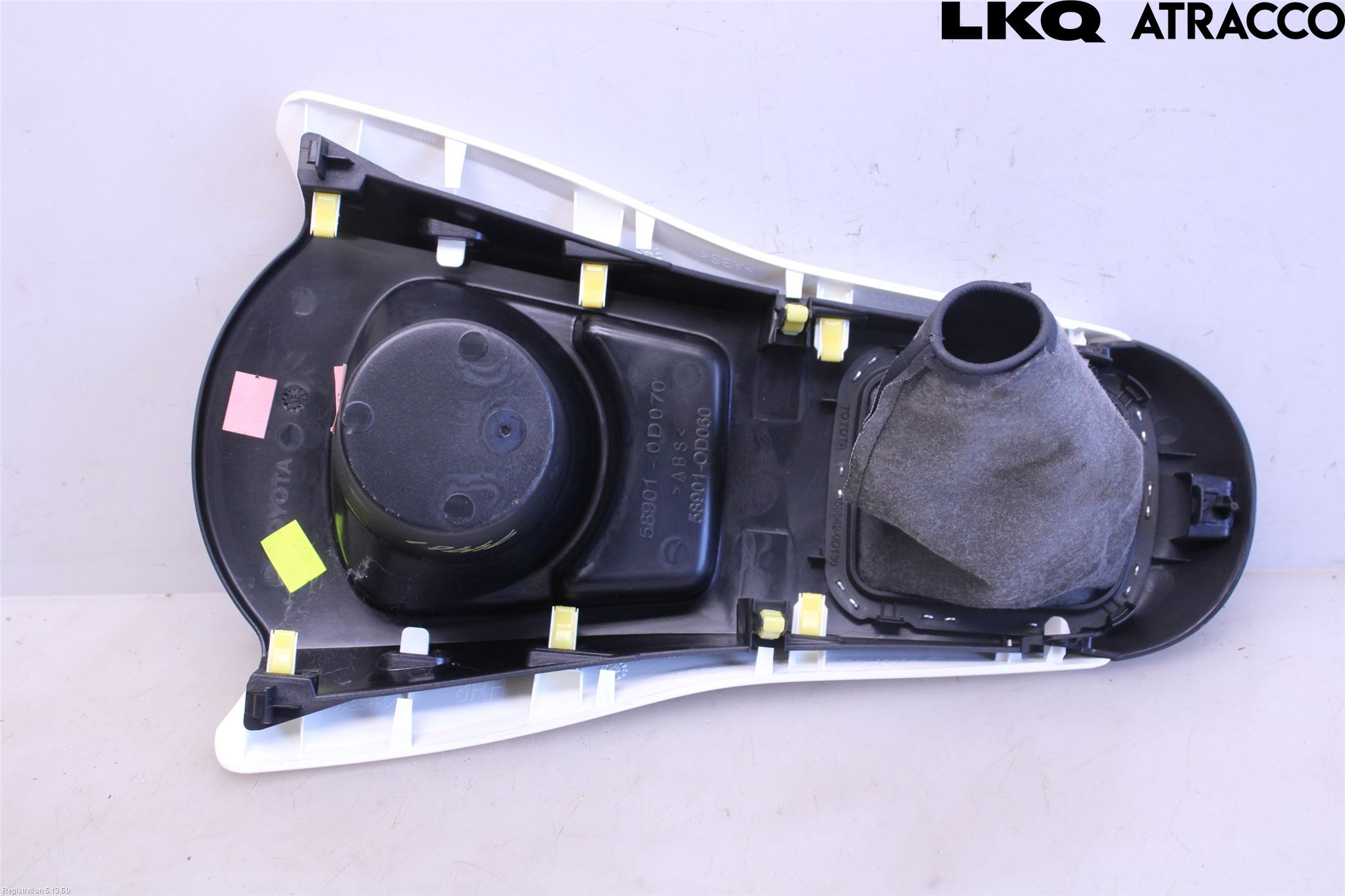 Toyota YARIS XP130 12-14 Inredning Sarg Växelspak