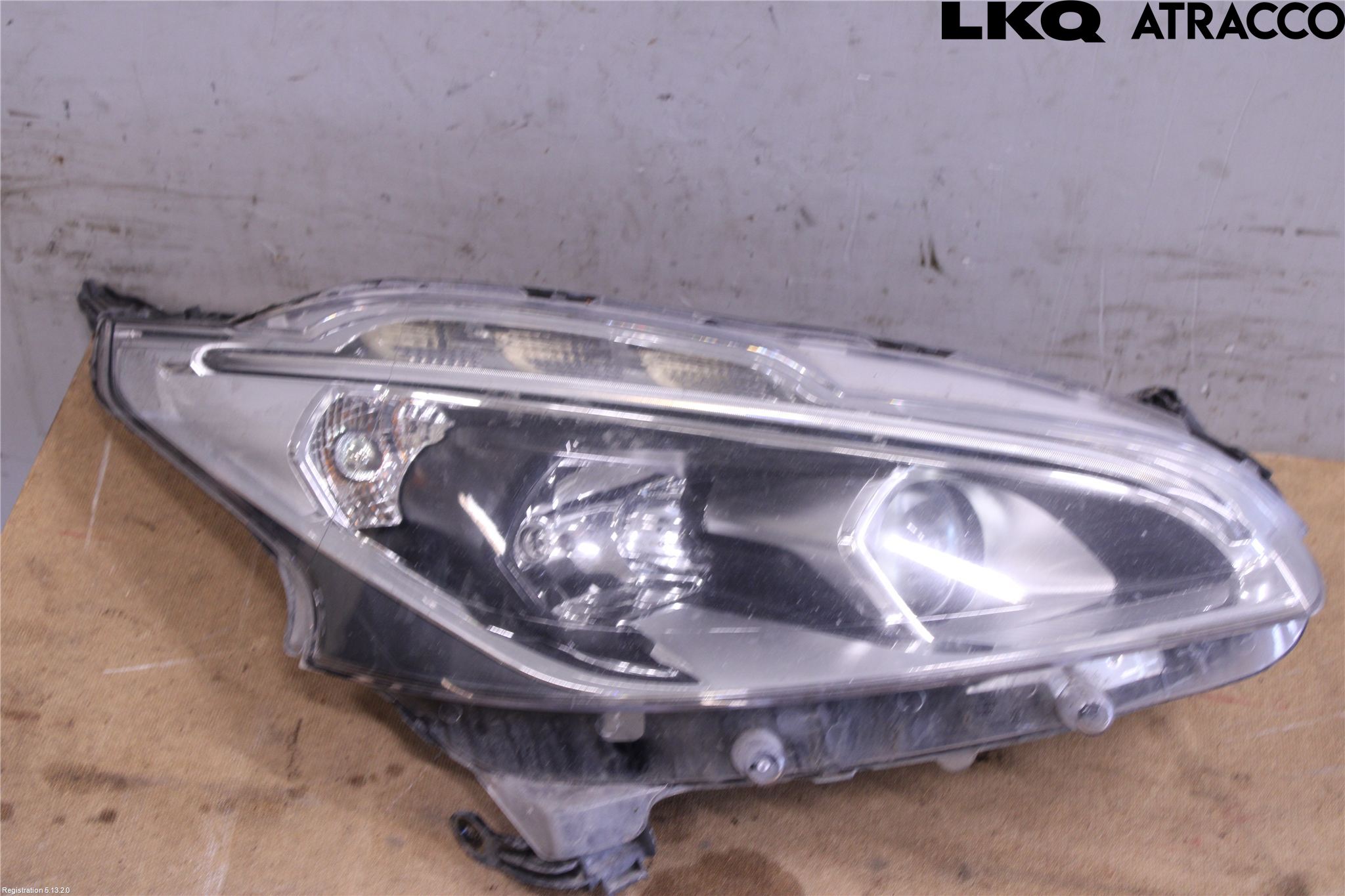 Peugeot PEUGOT 208 16-19 Frontlykt Høyre