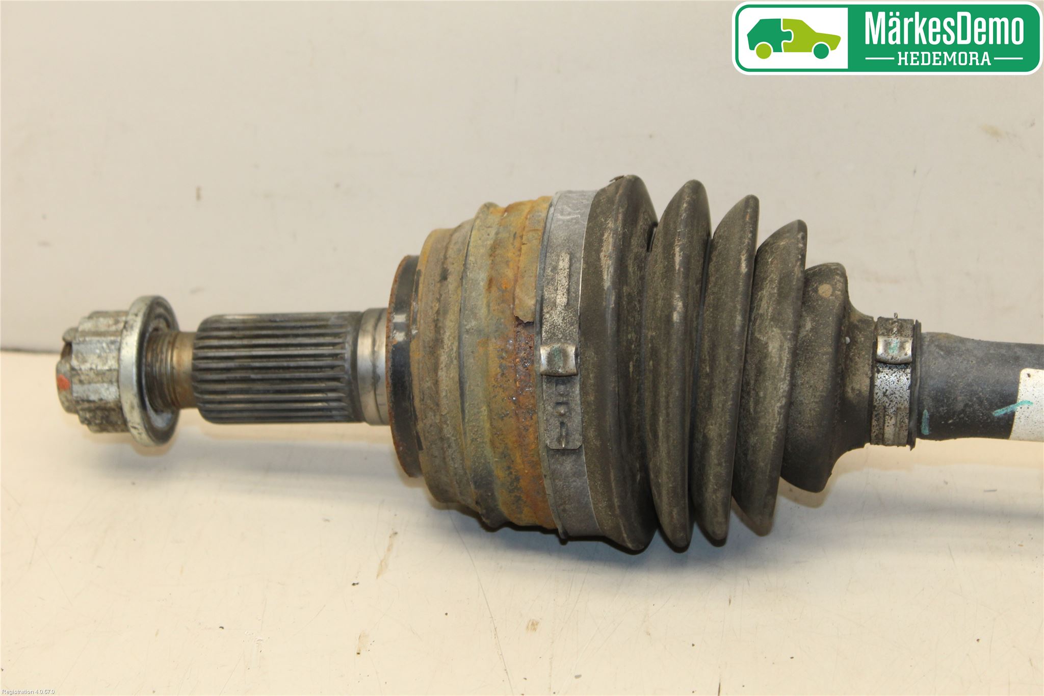 Volkswagen VW TOUAREG 7P 11-18 Drivaksel Foran Kompl Høyre