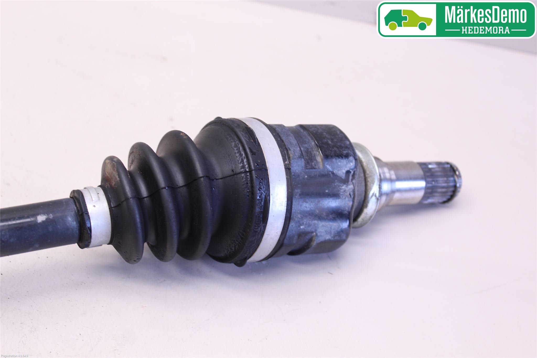 Toyota YARIS XP130 15-20 Drivaksel Foran Kompl Venstre