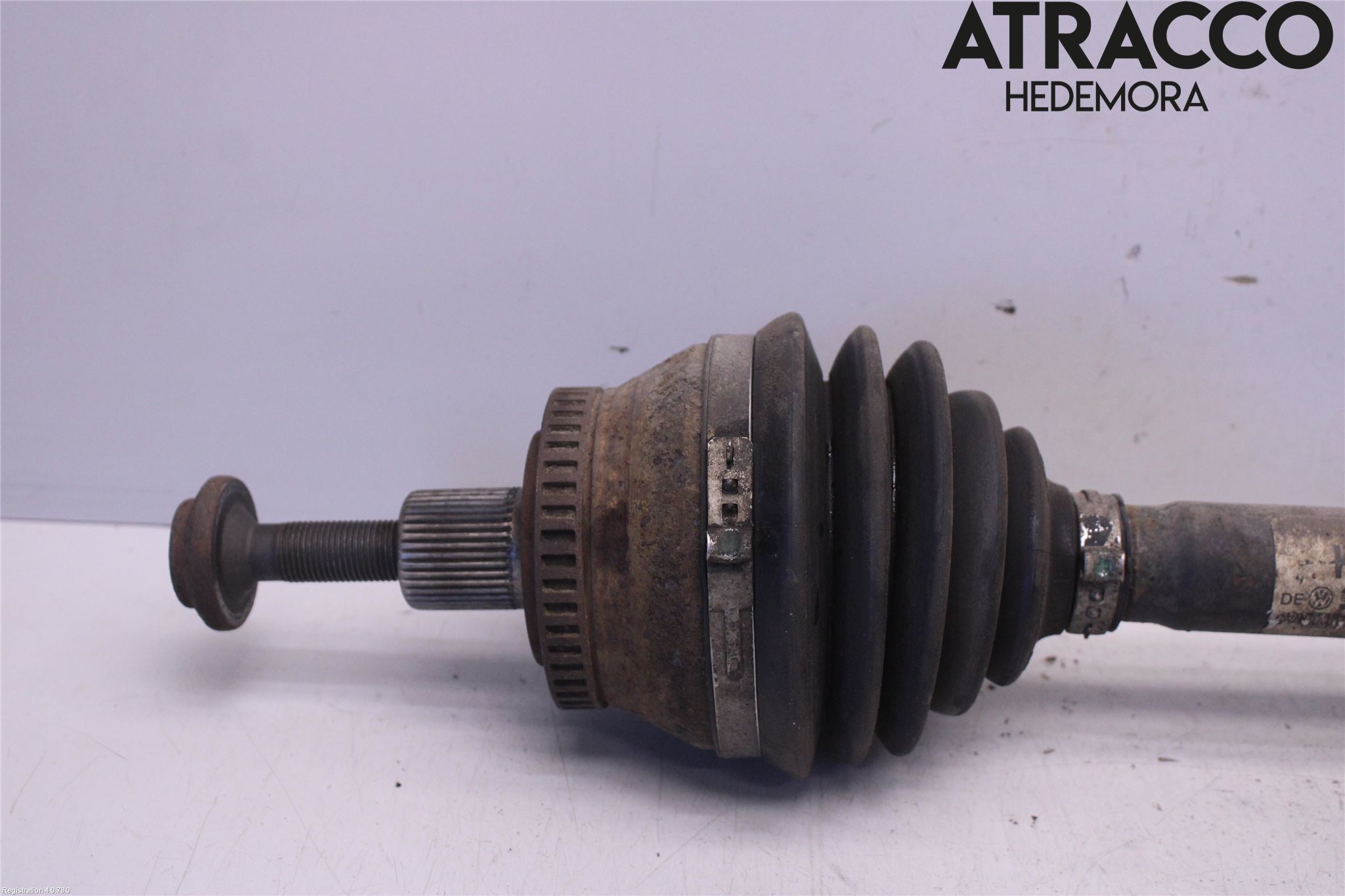 Audi A4/S4 01-05 Drivaksel Foran Kompl Høyre