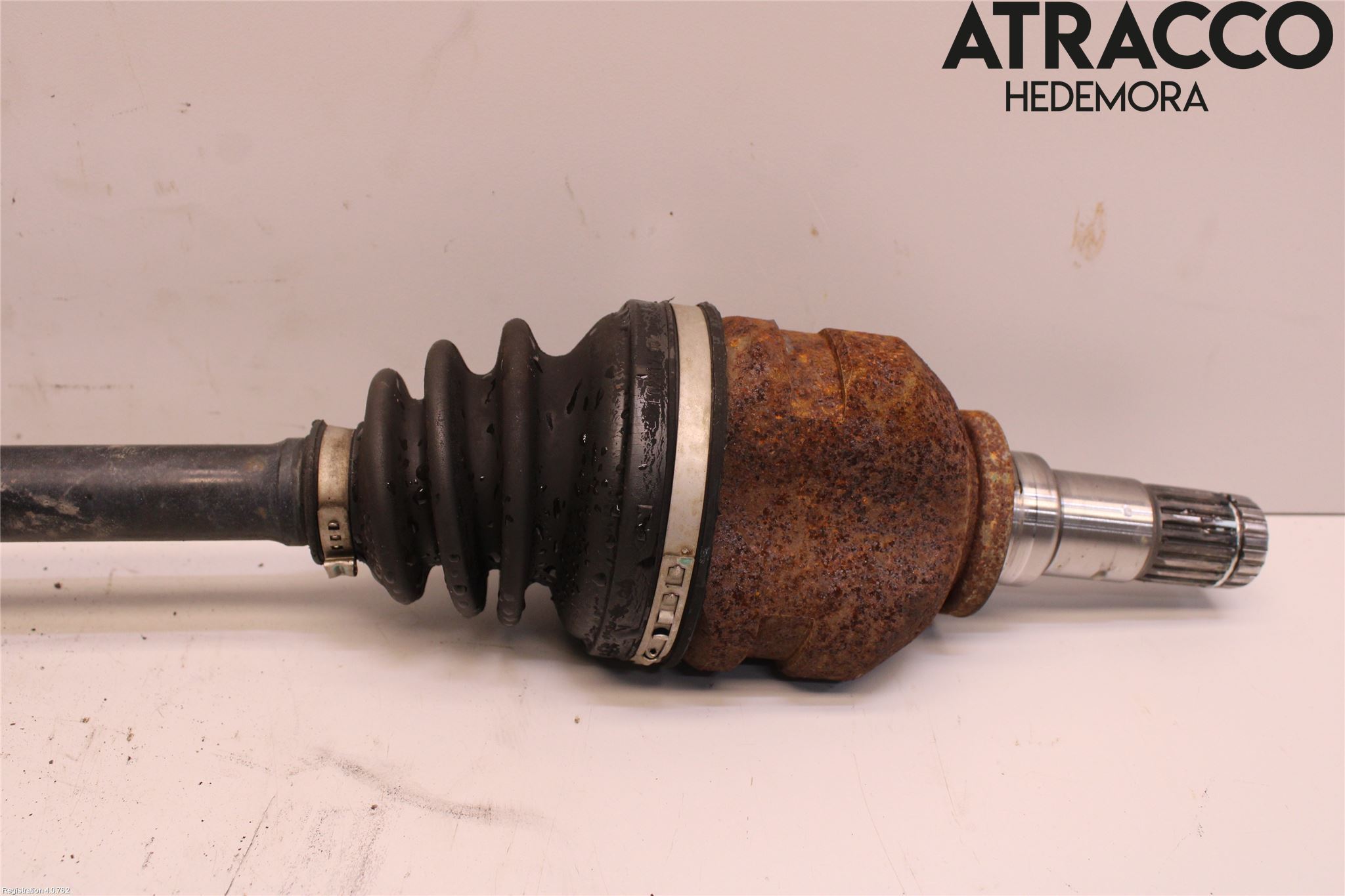 Toyota YARIS XP130 12-14 Drivaksel Foran Kompl Venstre