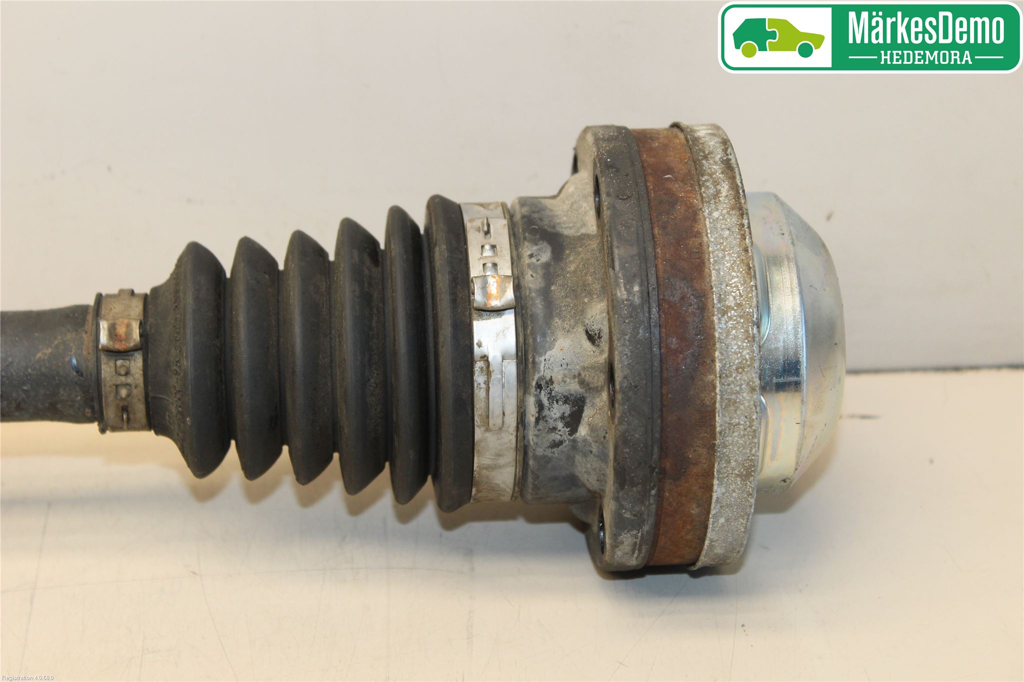 Volkswagen VW TRANSP/CARAVELLE (T5) 04-15 Drivaksel Foran Kompl Venstre