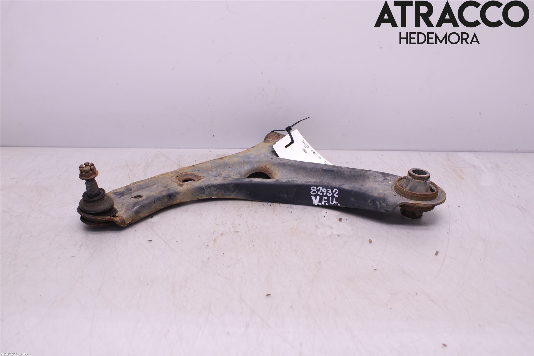 Toyota AYGO 06-14 Bærearm Foran Venstre Nedre